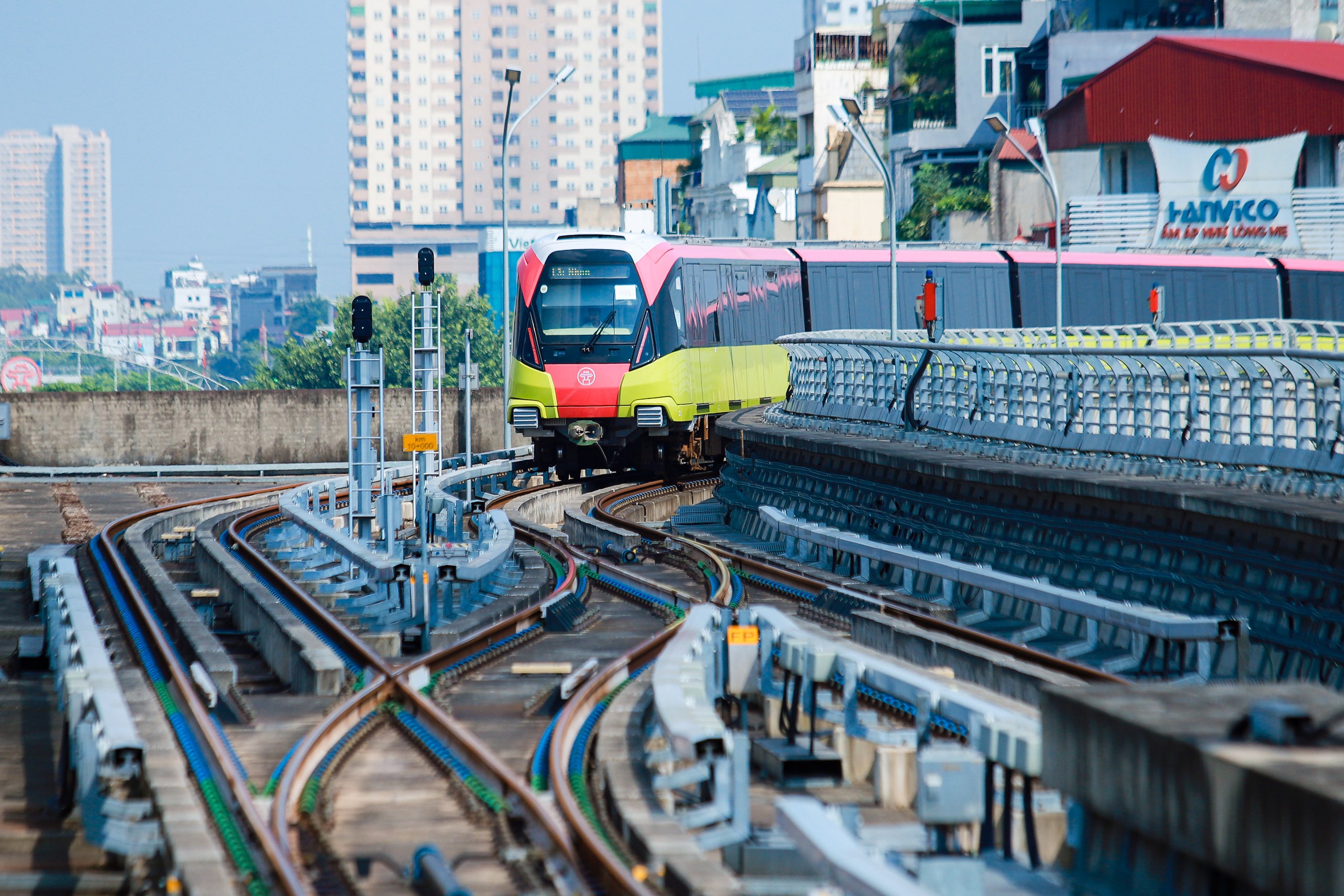 Hà Nội triển khai 5 tuyến đường sắt đô thị, phấn đấu hoàn thành vào năm 2030- Ảnh 3.