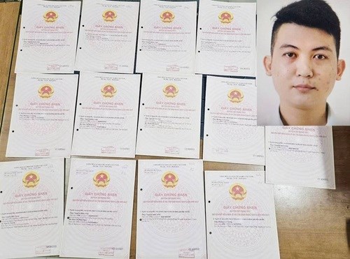 Thủ đoạn chiếm đoạt 30 tỷ đồng của nam nhân viên ngân hàng ở Hà Nội - Ảnh 1.