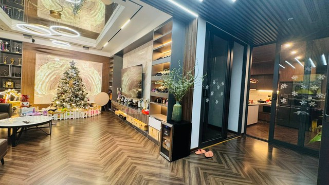 &ldquo;So&aacute;i ca&rdquo; nổi bật của m&agrave;n ảnh Việt sở hữu biệt thự 3 mặt tiền H&agrave; Nội, c&ugrave;ng 1 nh&agrave; vườn rộng 1.300m2 - Ảnh 3.