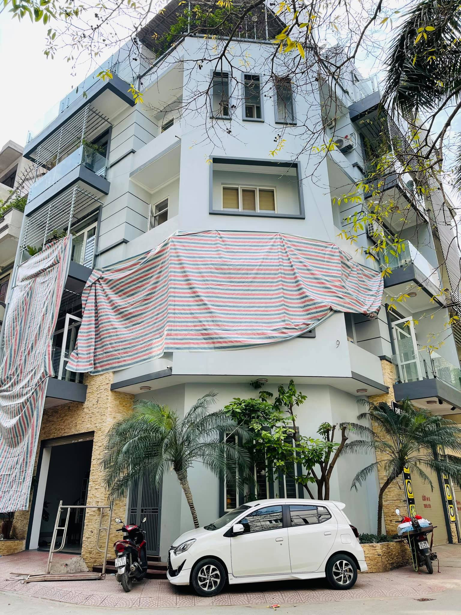 &ldquo;So&aacute;i ca&rdquo; nổi bật của m&agrave;n ảnh Việt sở hữu biệt thự 3 mặt tiền H&agrave; Nội, c&ugrave;ng 1 nh&agrave; vườn rộng 1.300m2 - Ảnh 2.