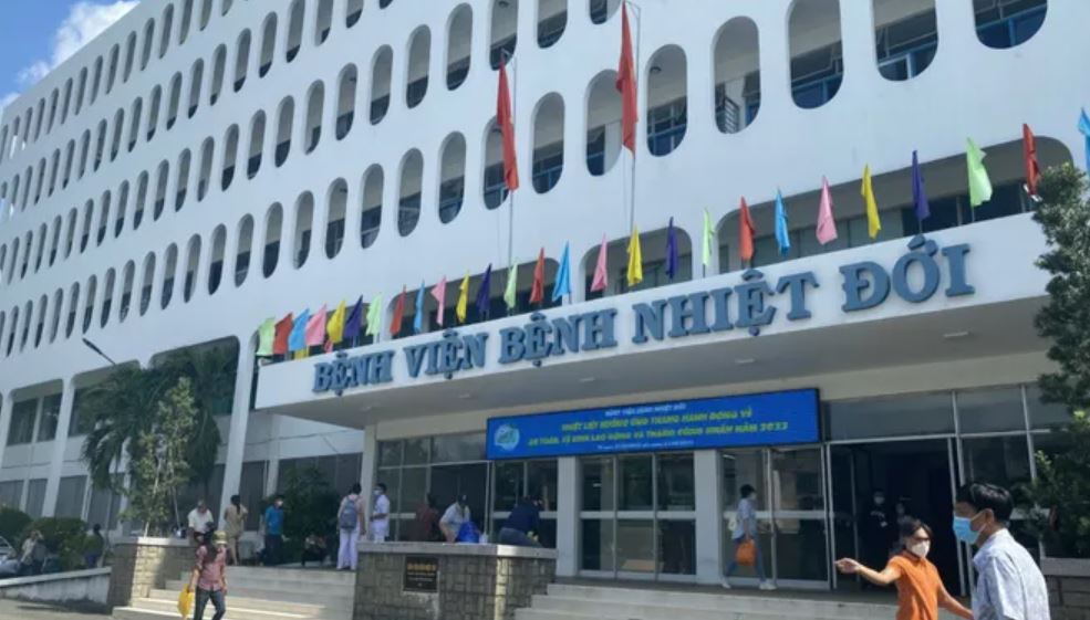Tp.HCM: 3 học sinh cùng trường nhiễm não mô cầu, 1 em tử vong - Ảnh 1.
