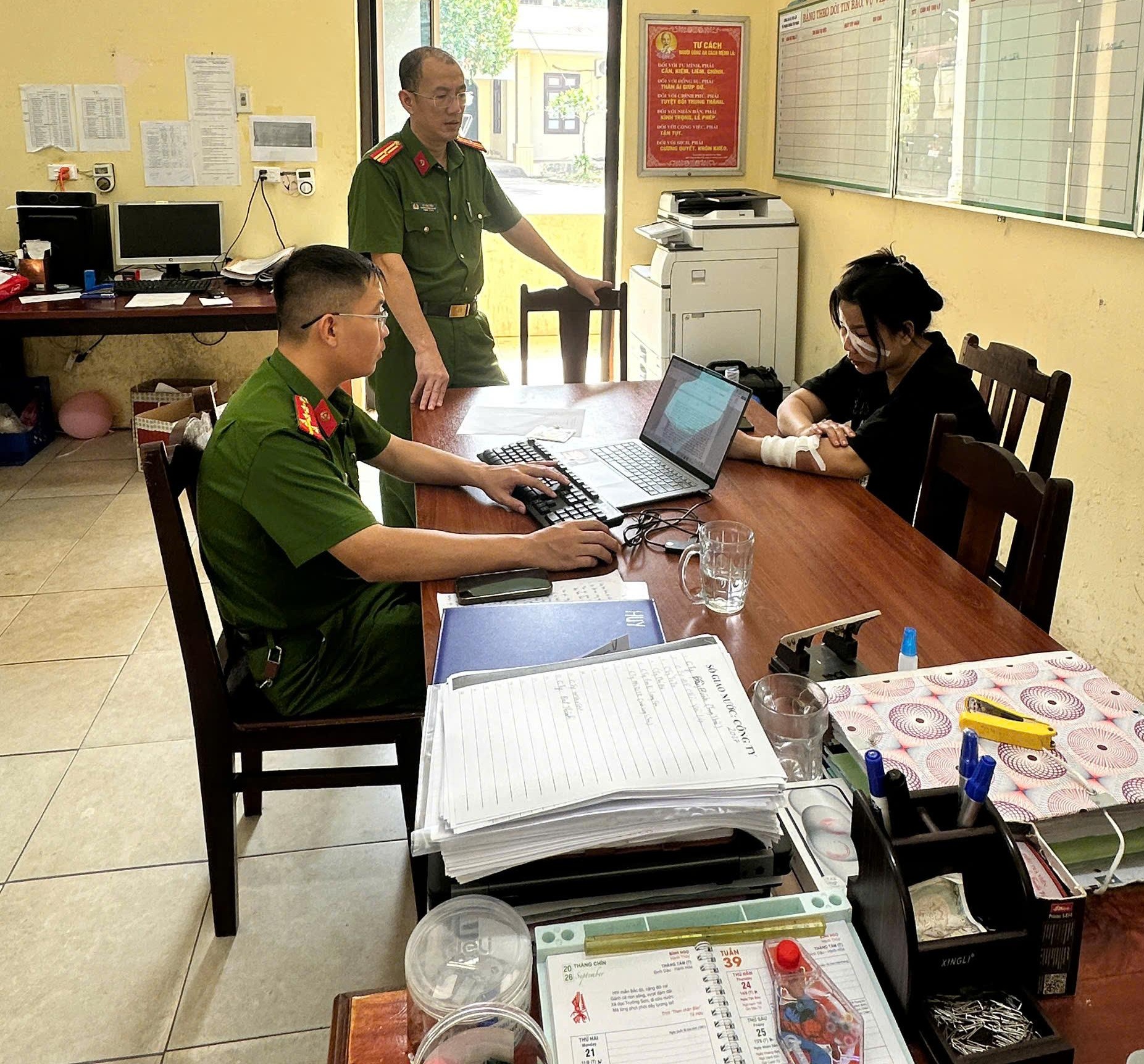 Khởi tố đối tượng Hoàng Thị Hương - Ảnh 1.