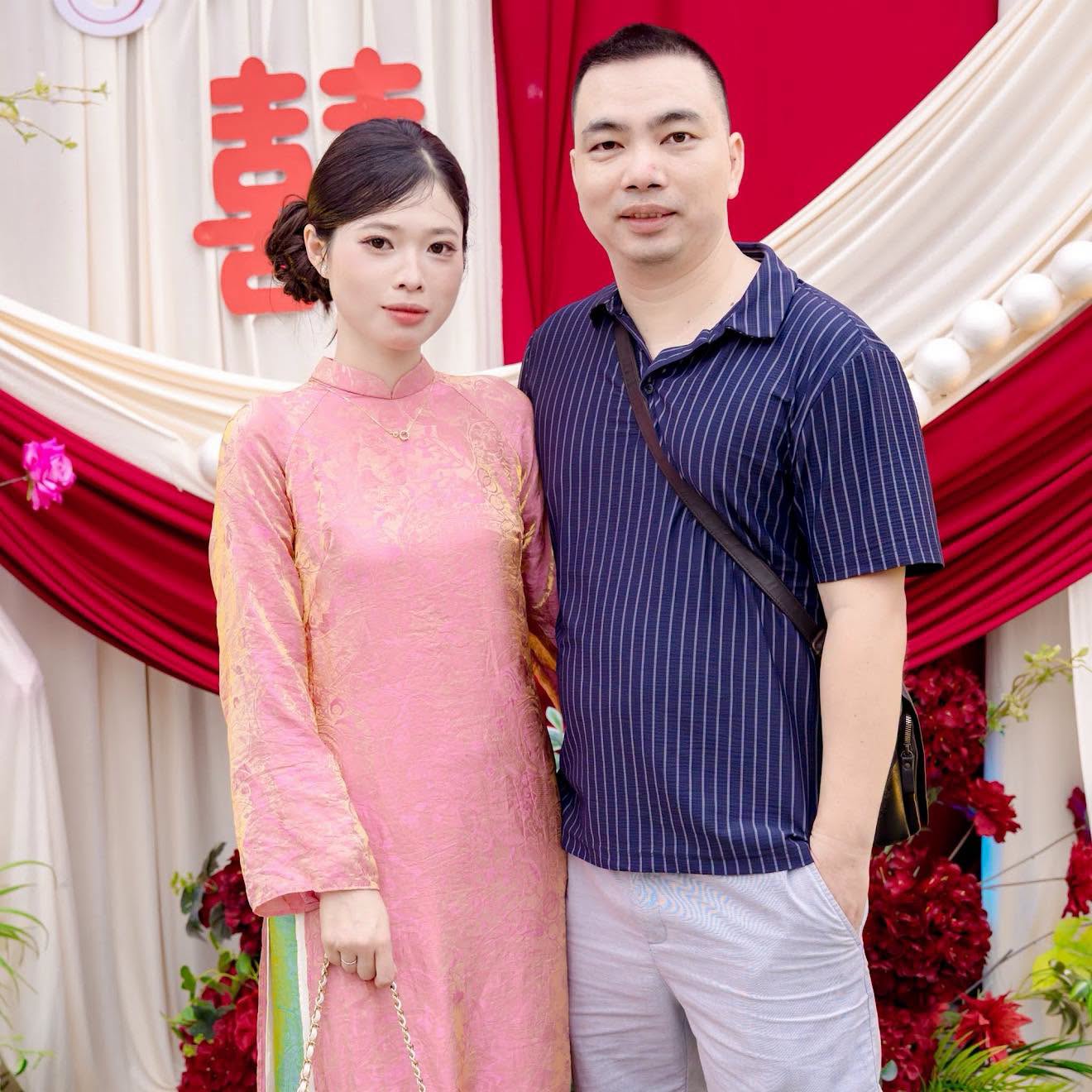 Người đ&agrave;n &ocirc;ng 40 tuổi chiều vợ nhất Vịnh Bắc Bộ, học m&uacute;a cổ trang biểu diễn cho vợ xem - Ảnh 2.