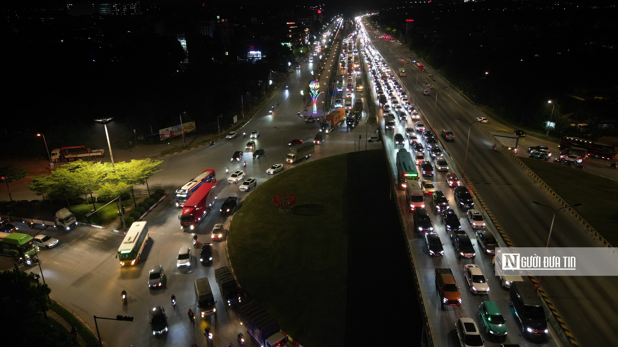 Hà Nội: Ùn tắc đường lên cầu Thăng Long, phương tiện xếp hàng nhiều cây số - Ảnh 11.