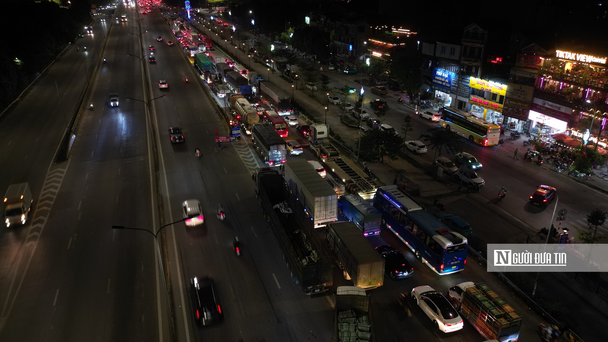 Hà Nội: Ùn tắc đường lên cầu Thăng Long, phương tiện xếp hàng nhiều cây số - Ảnh 13.