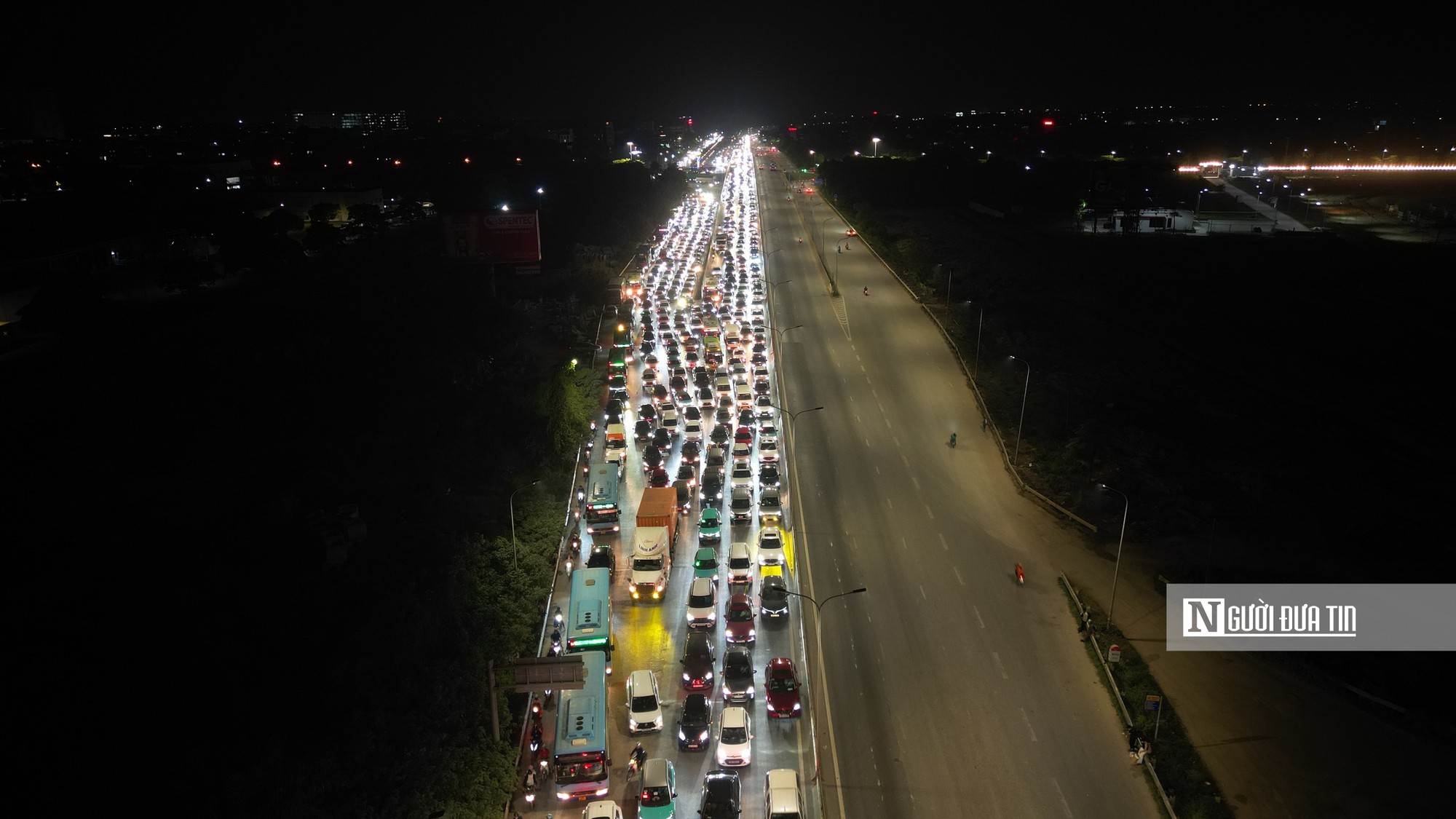 Hà Nội: Ùn tắc đường lên cầu Thăng Long, phương tiện xếp hàng nhiều cây số - Ảnh 19.