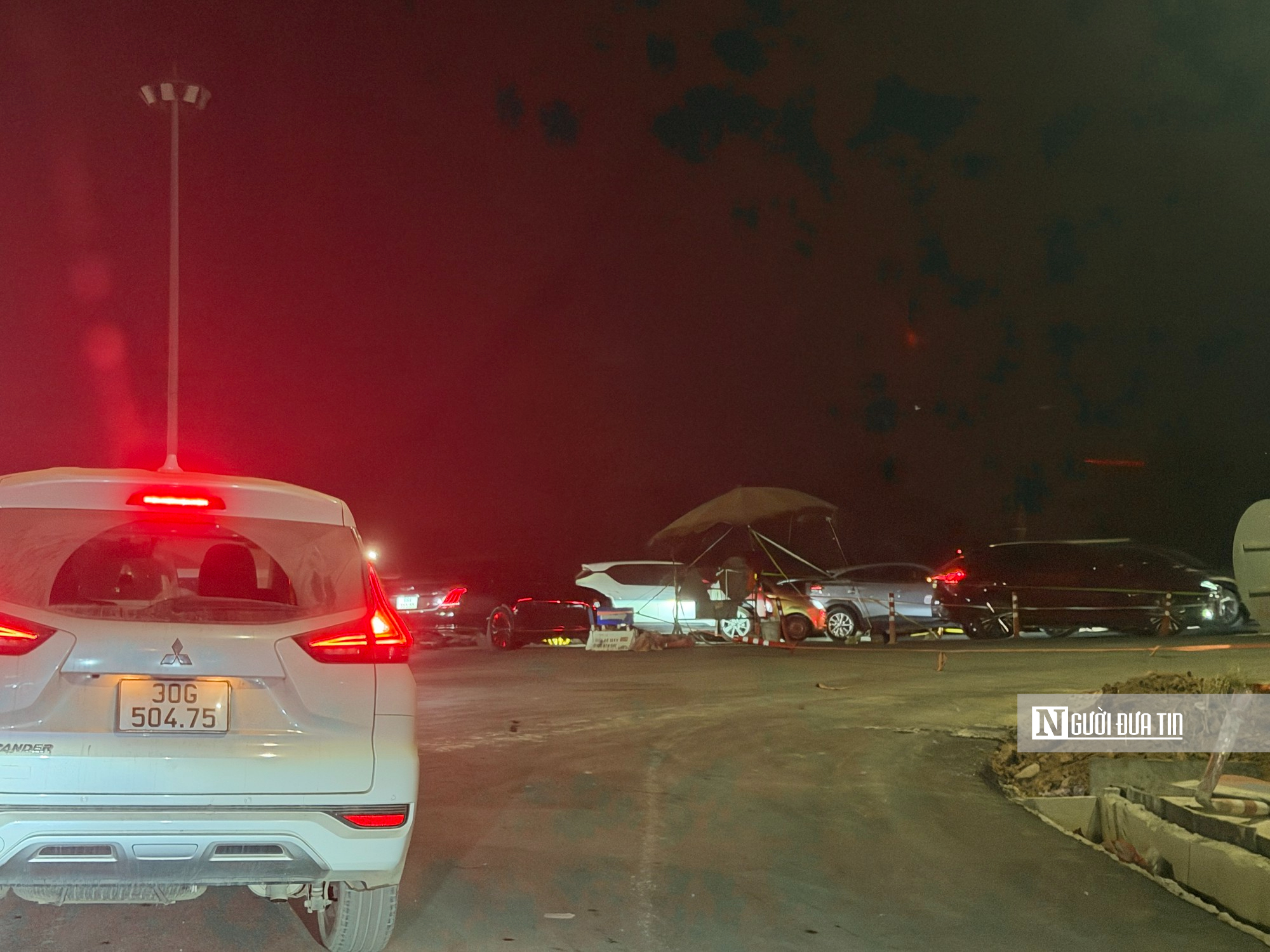 Hà Nội: Dòng phương tiện xếp hàng nhiều cây số để qua cầu Thăng Long vào nội đô - Ảnh 17.