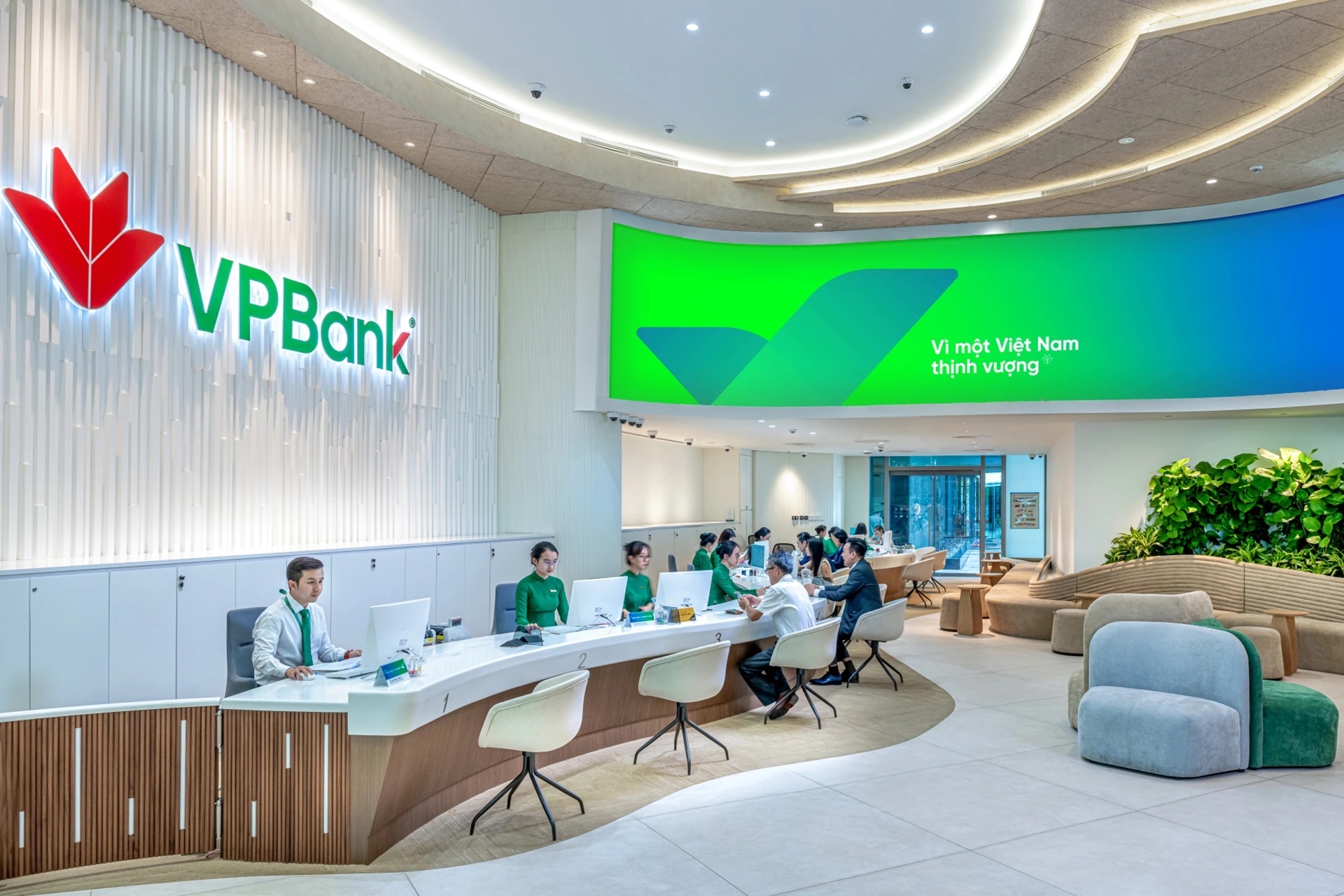 VPBank lãi gần 30.000 tỷ đồng sau 9 tháng, bằng cả năm 2025- Ảnh 1.