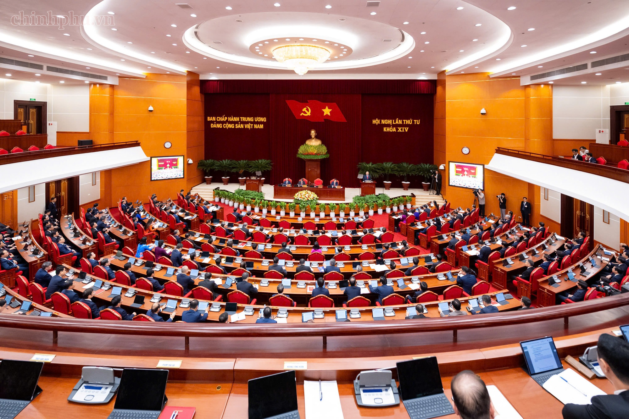Đổi mới tư duy đảng viên làm kinh tế - Bài 1: Mở đường cho đảng viên làm giàu chính đáng - Ảnh 1.