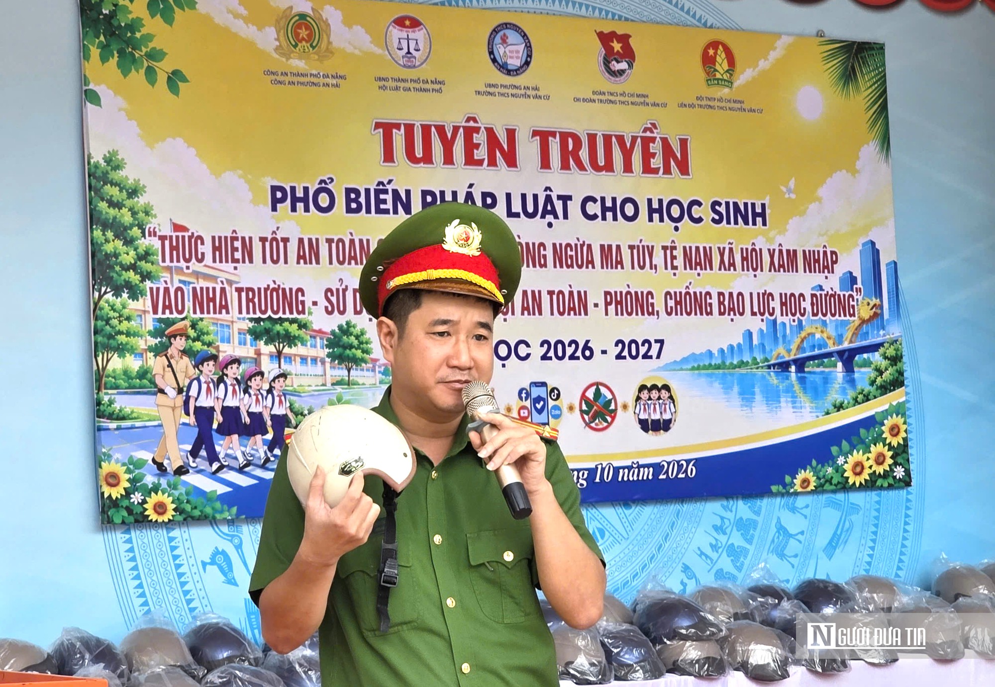 Theo chân Hội Luật Gia Đà Nẵng xuống tận trường, tuyên truyền, giải đáp những bất ngờ của học sinh về pháp lý- Ảnh 4.