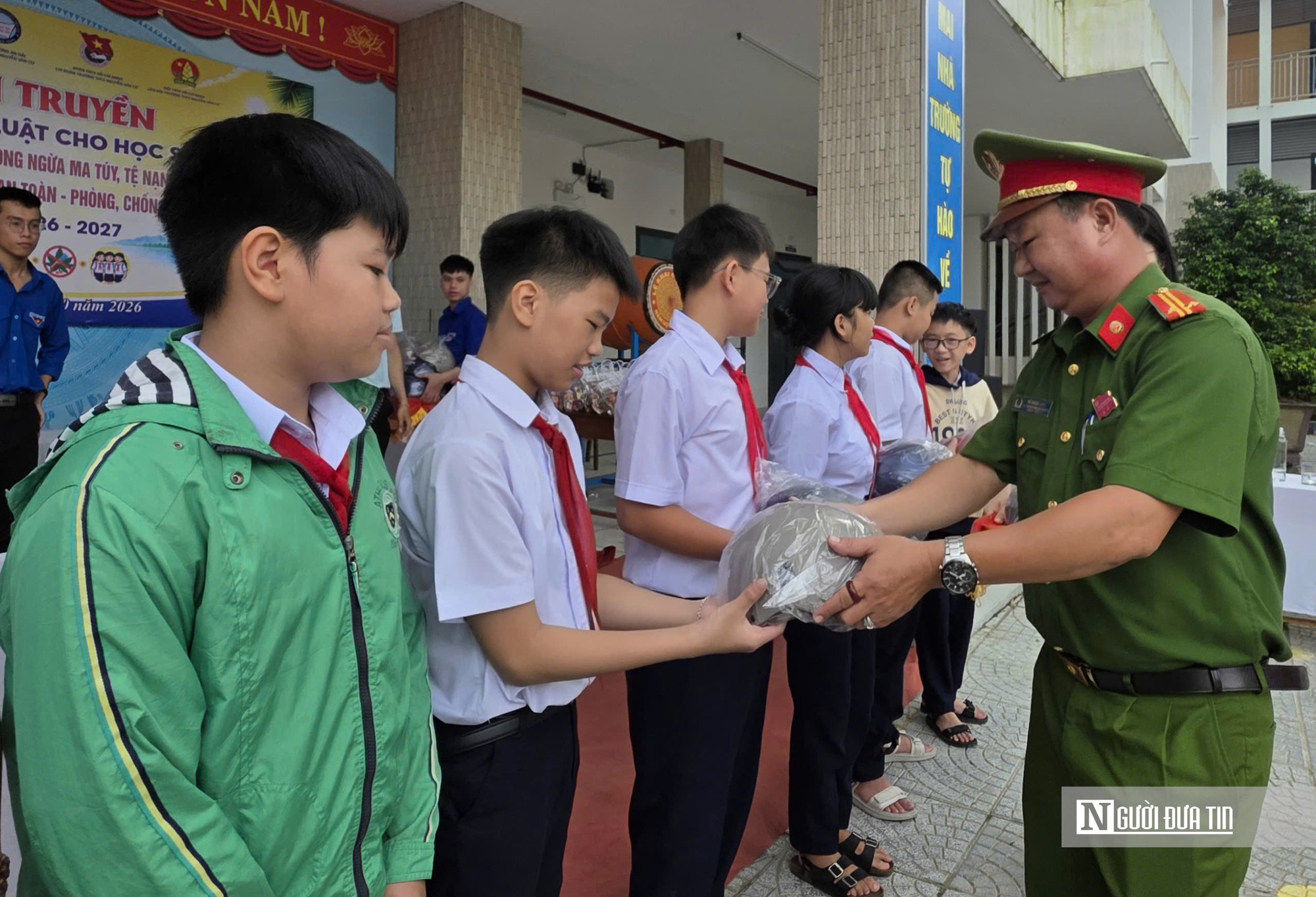 Theo chân Hội Luật Gia Đà Nẵng xuống tận trường, tuyên truyền, giải đáp những bất ngờ của học sinh về pháp lý- Ảnh 9.