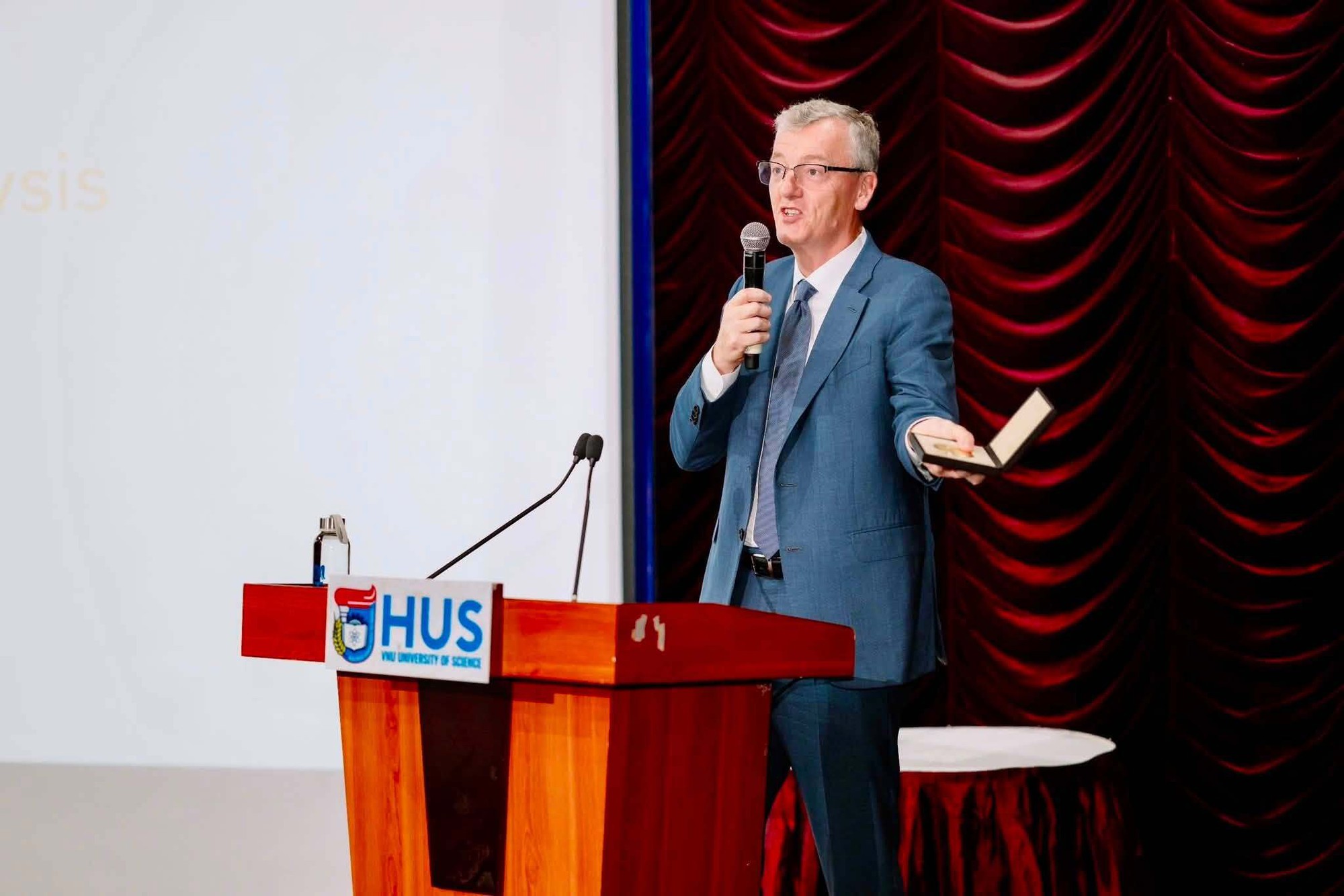 8.000 “chiếc chìa khóa” cho một cơ hội mở cánh cửa tìm ra thuốc mới- Ảnh 2.