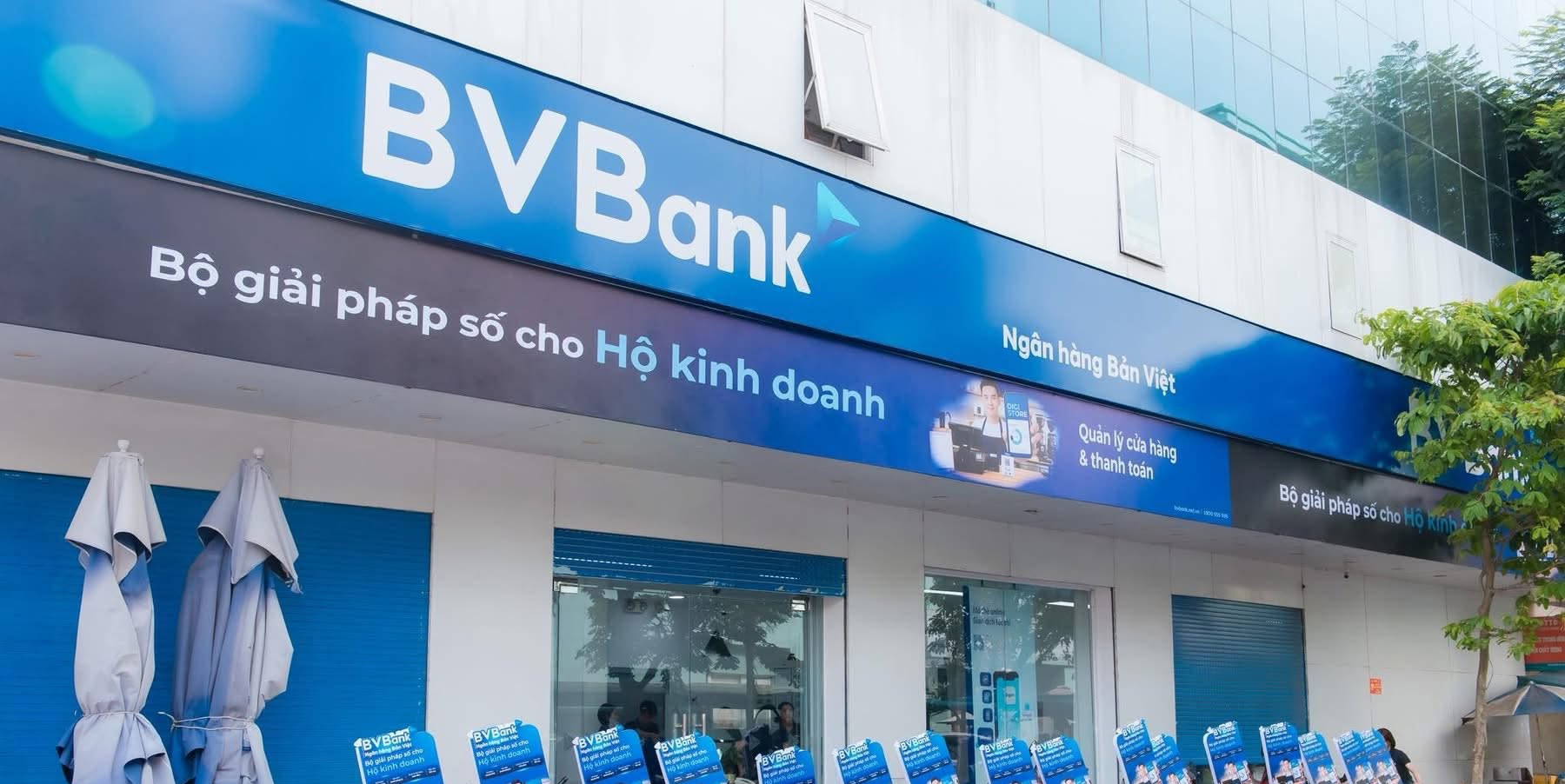 Chủ tịch và loạt lãnh đạo chi mạnh tay mua gần 43,7 triệu cổ phiếu BVB - Ảnh 1.