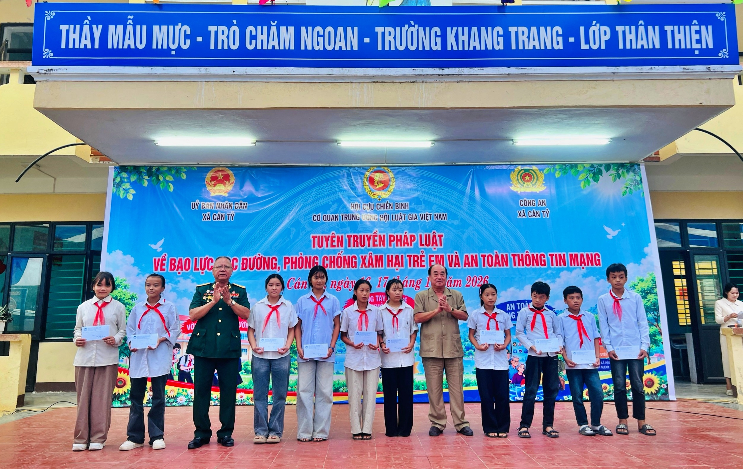 Hội Cựu chiến binh cơ quan Trung ương Hội Luật gia Việt Nam hướng về đồng bào biên giới - Ảnh 11.