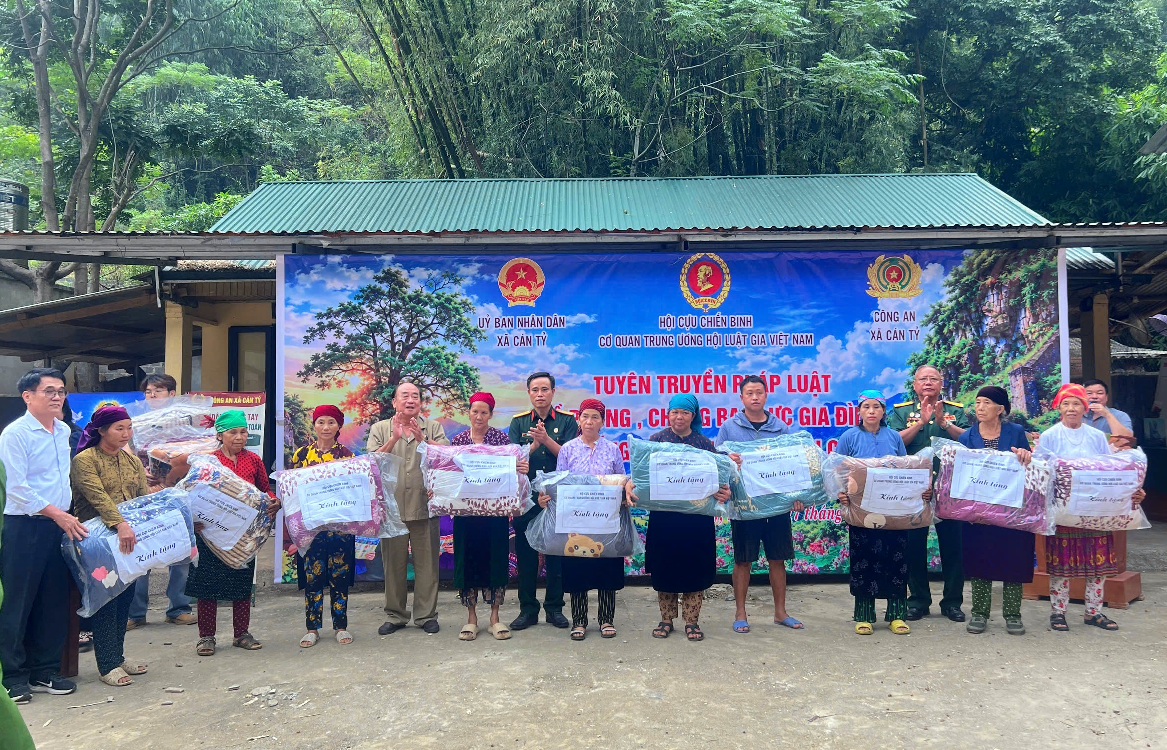 Hội Cựu chiến binh cơ quan Trung ương Hội Luật gia Việt Nam hướng về đồng bào biên giới - Ảnh 8.
