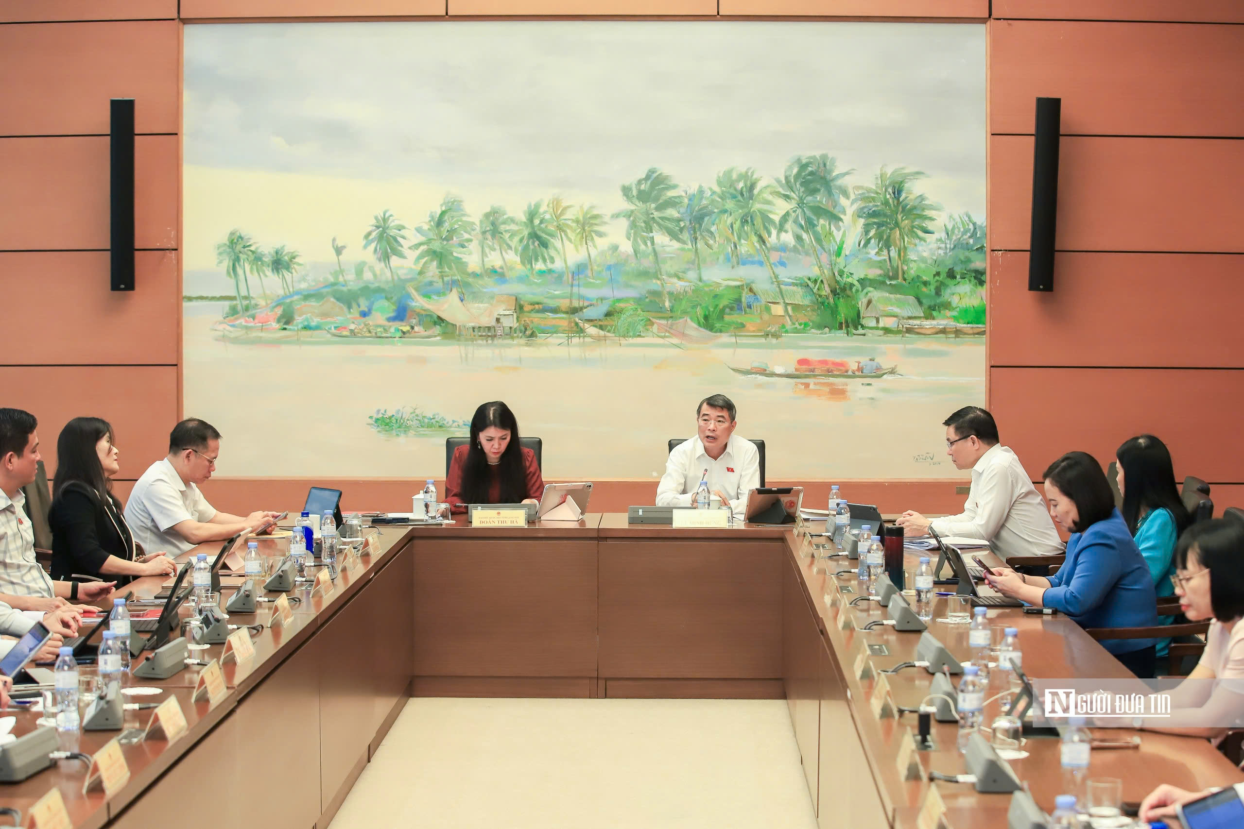 Thủ tướng: Phải bảo đảm người dân được tiếp cận với giá điện hợp lý - Ảnh 2.