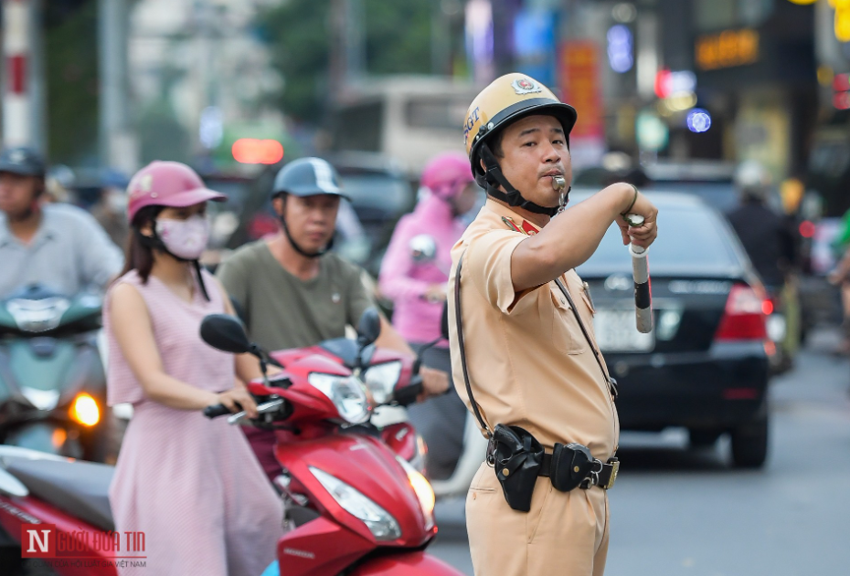 Hà Nội mạnh tay xử lý ùn tắc giao thông, tuyến Đào Tấn-Kim Mã-Núi Trúc ra khỏi danh sách điểm nghẽn - Ảnh 1.