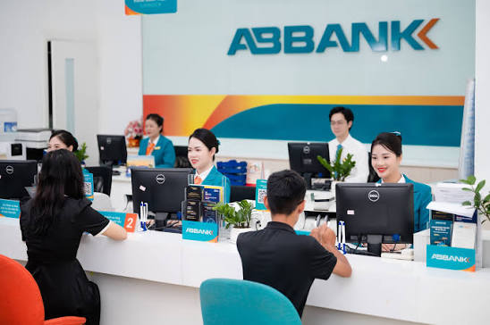 ABBank báo lãi trước thuế 9 tháng tăng gần 87%, đạt hơn 4.300 tỷ đồng- Ảnh 1.