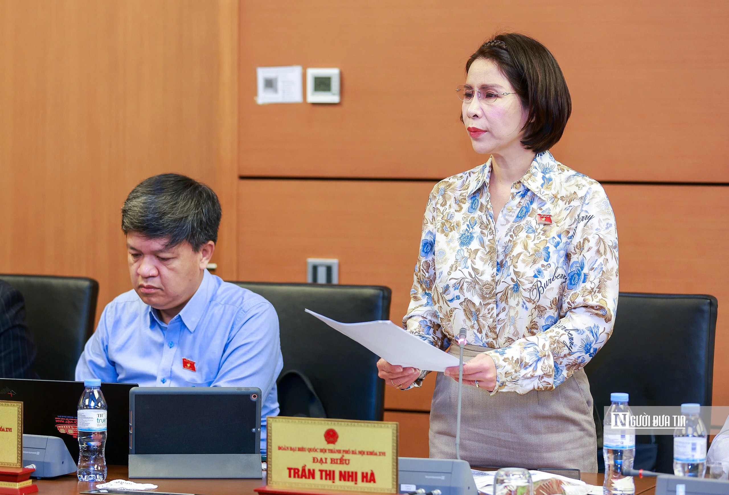 Bộ trưởng Đào Hồng Lan làm rõ về quản lý giá thuốc, trang thiết bị y tế - Ảnh 2.