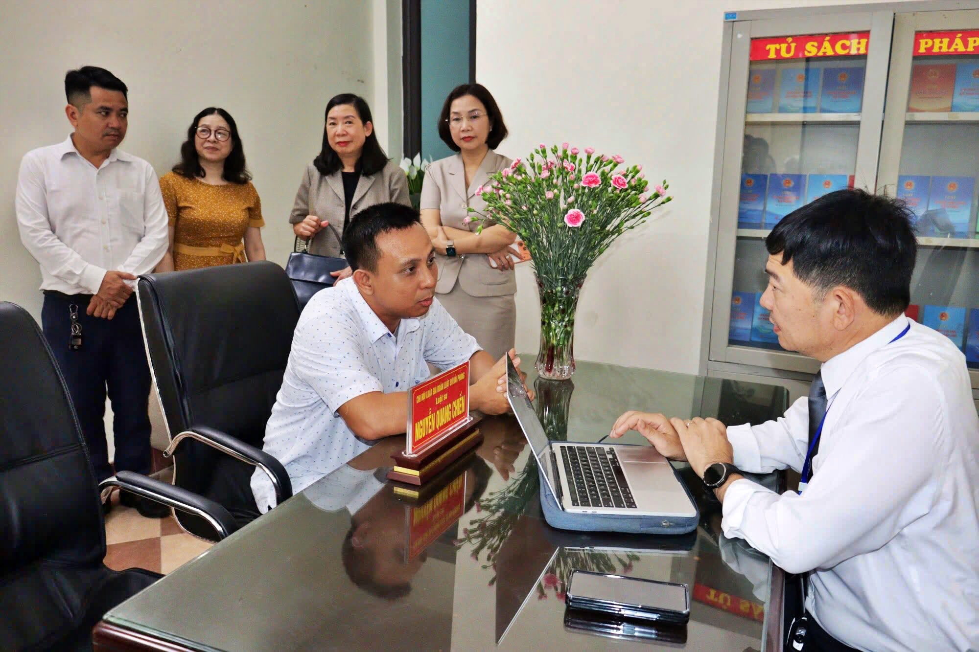 Luật gia Nguyễn Quang Chiến: Đưa pháp luật đến gần hơn với người dân - Ảnh 2.