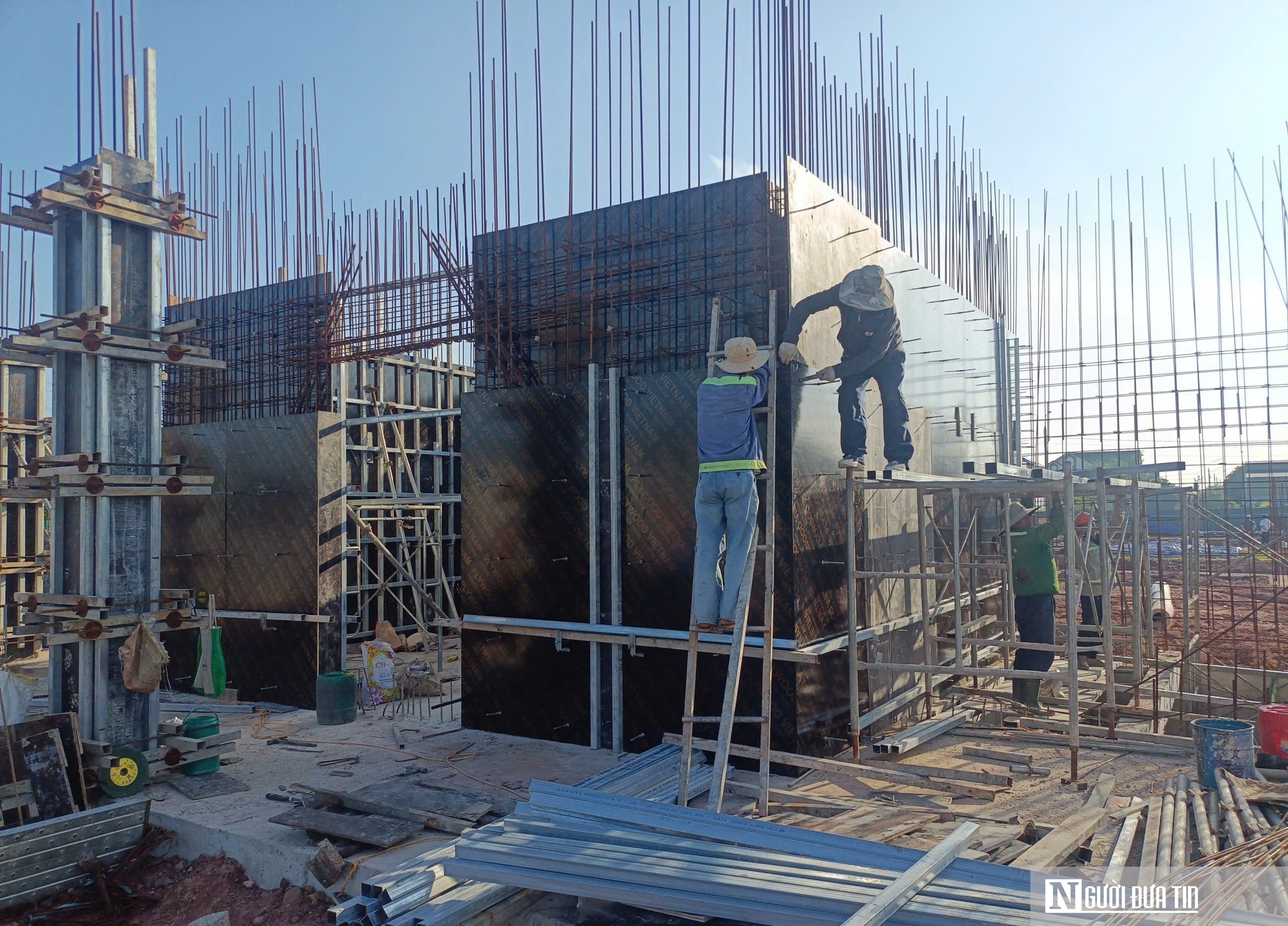 Quảng Trị: Bị chủ đầu tư phát cảnh báo, nhà thầu đẩy nhanh tiến độ- Ảnh 2.