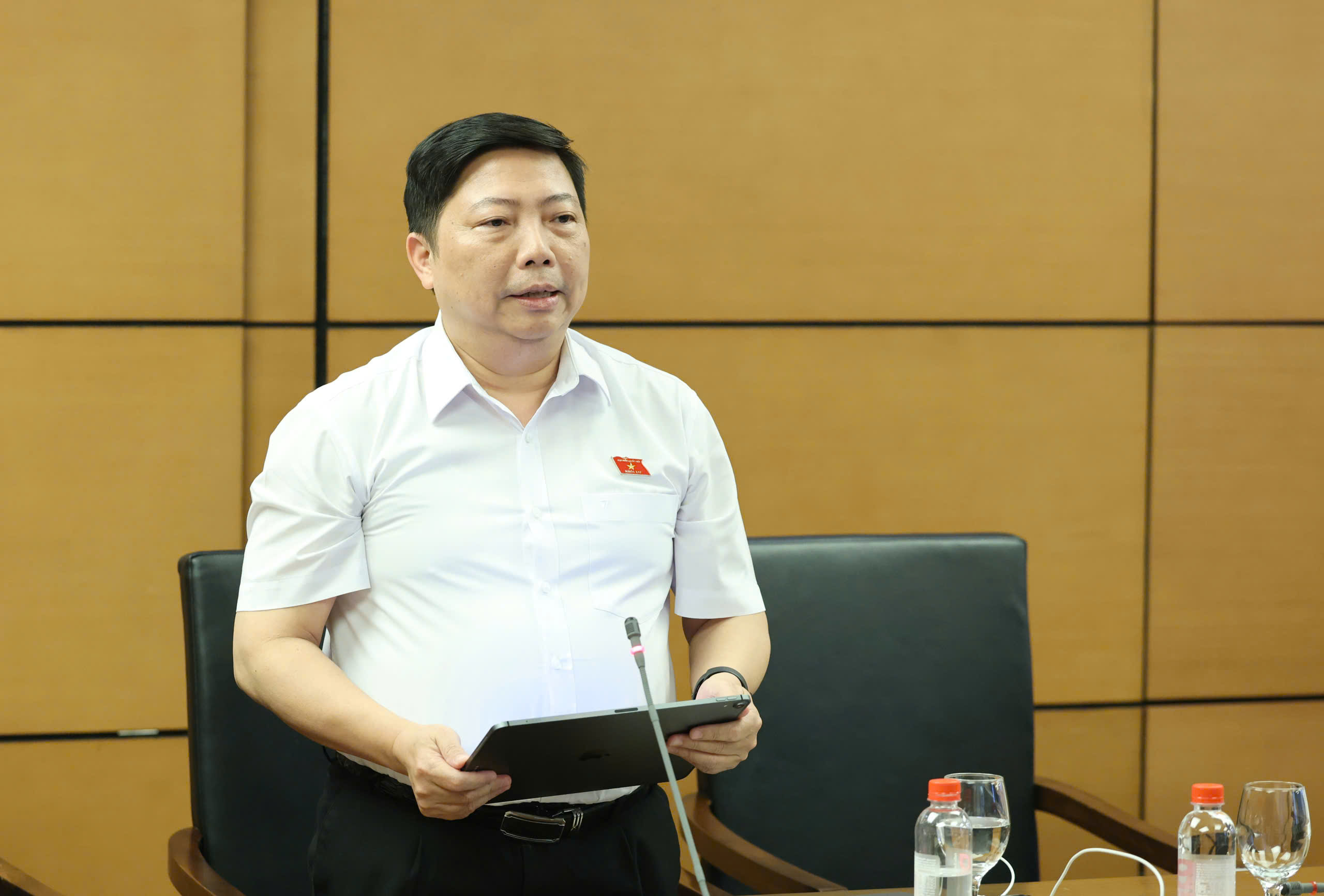 Luật Đấu thầu phải giúp bệnh viện mua đúng thuốc, đúng thiết bị với giá hợp lý - Ảnh 1.
