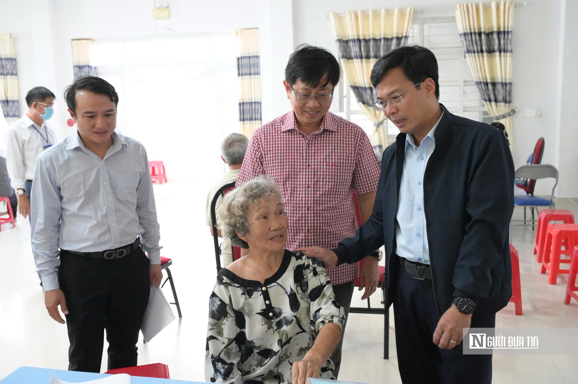 Phó Chủ tịch tỉnh Lâm Đồng yêu cầu “đi từng ngõ, gõ từng nhà” vận động người dân khám sức khỏe- Ảnh 4.
