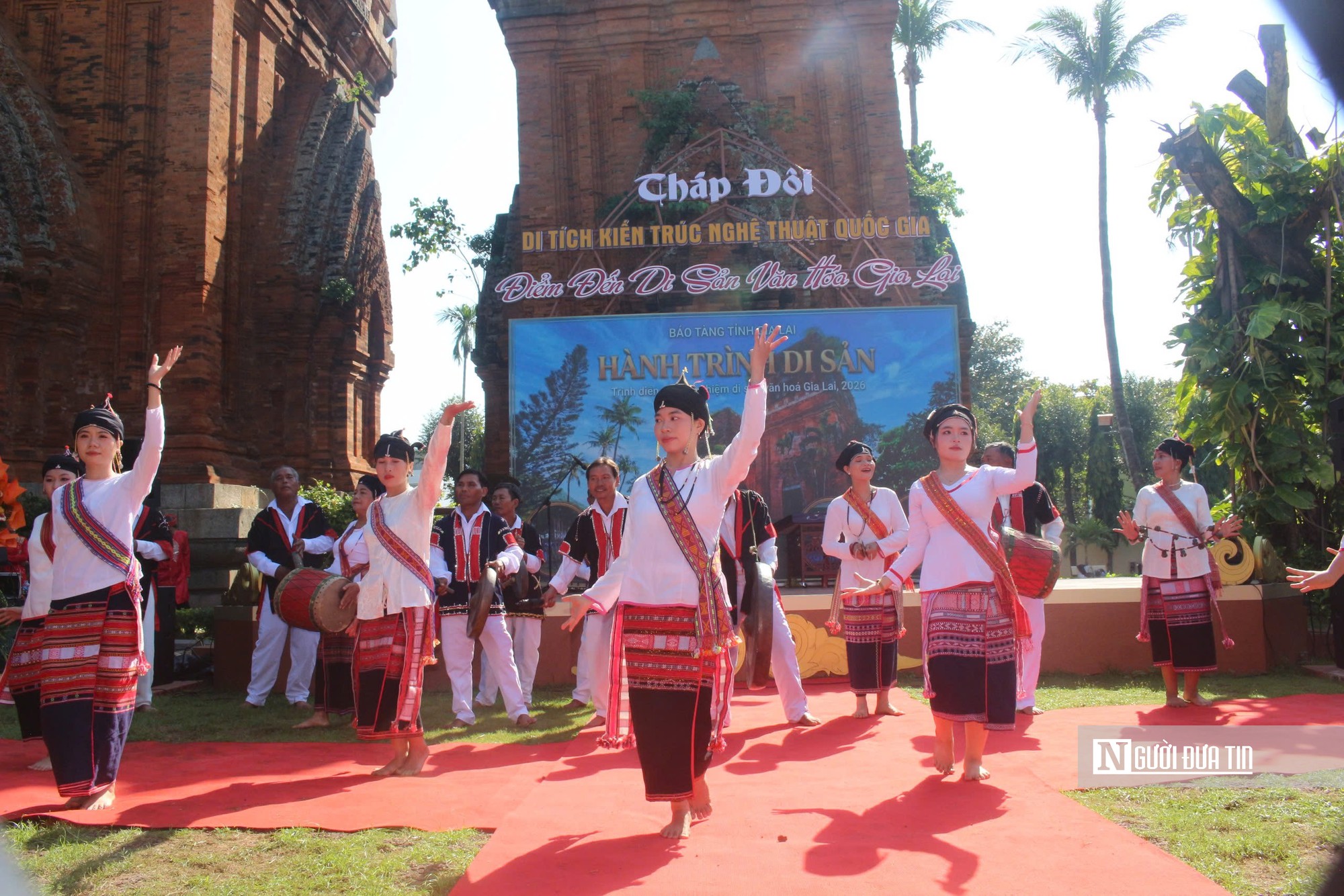 Gia Lai: H&agrave;nh tr&igrave;nh đưa c&ocirc;ng ch&uacute;ng đến gần di sản b&ecirc;n Th&aacute;p Đ&ocirc;i- Ảnh 2.