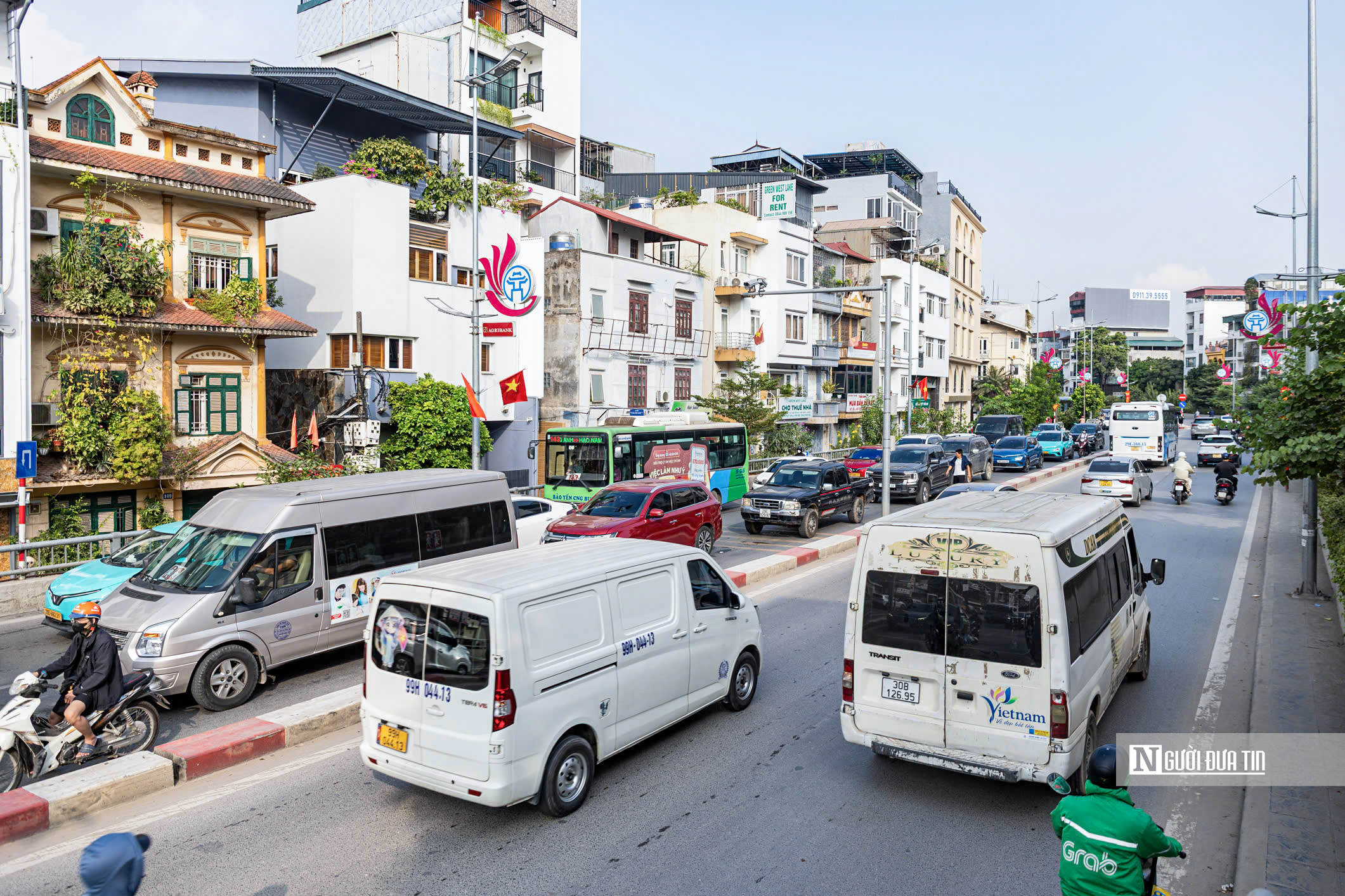 Dòng phương tiện nối đuôi nhau nhích từng chút qua khu vực thi công cầu Tứ Liên- Ảnh 15.