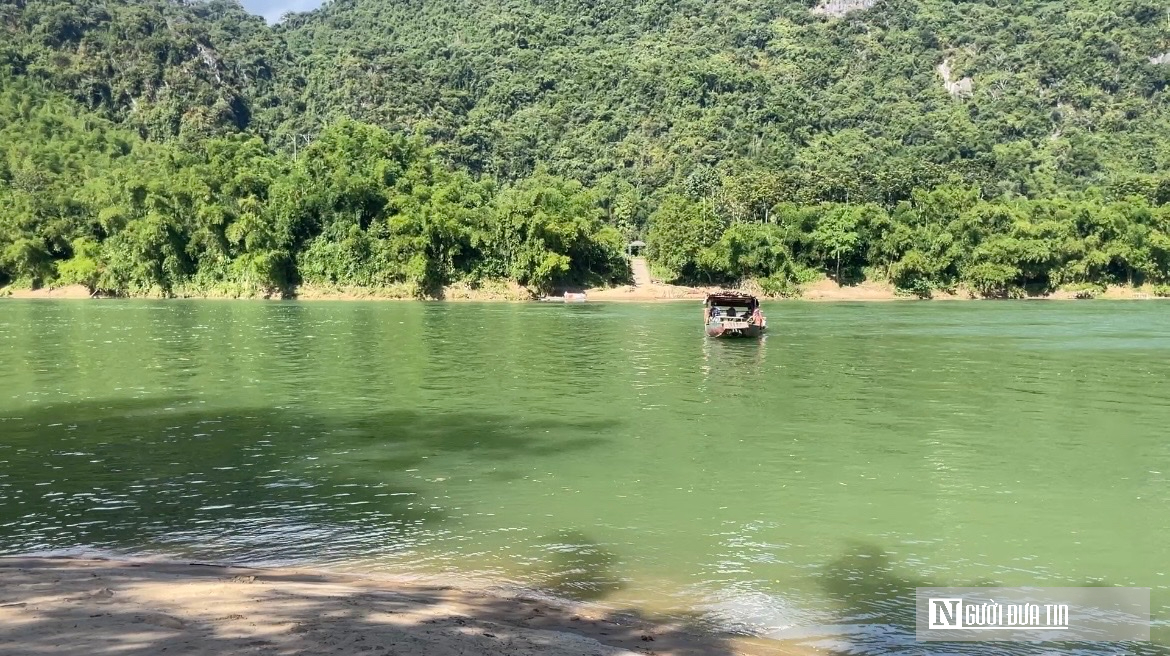 Cuộc sống cách trở của người dân ở "ốc đảo" nằm biệt lập bên sông Mã- Ảnh 7.