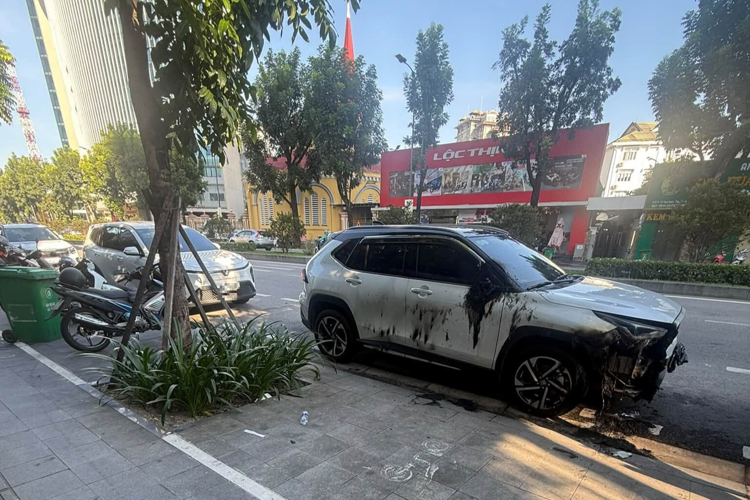 Xác định nghi phạm vụ đốt ô tô bên đường lúc rạng sáng - Ảnh 1.