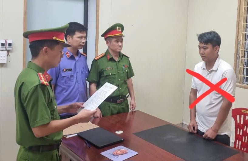 Khởi tố nam tài xế về tội Chống người thi hành công vụ- Ảnh 1.