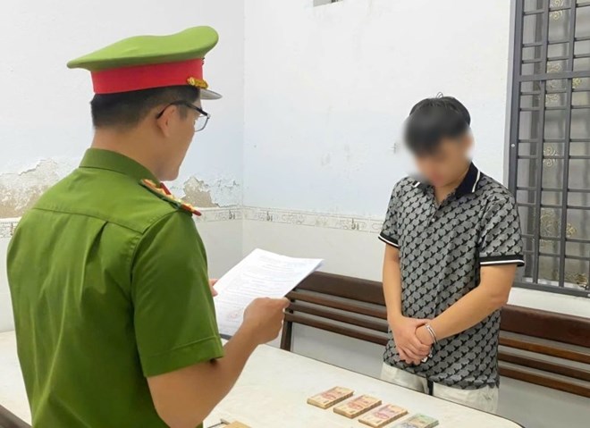 Lấy trộm 133 triệu đồng, thiếu niên mang 20 triệu đồng về đưa mẹ- Ảnh 1.