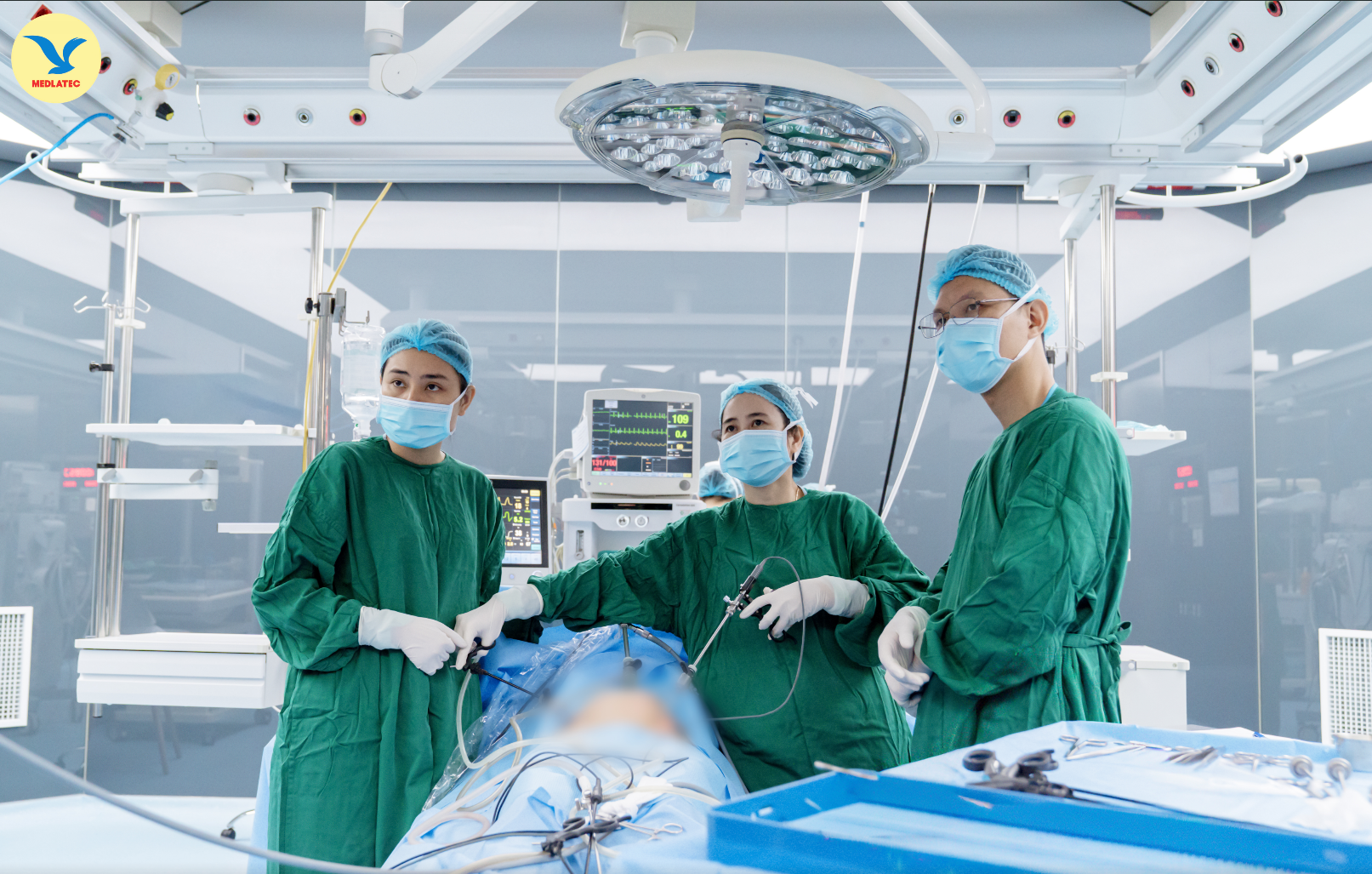 Nhập viện vì viêm dạ dày, người phụ nữ bất ngờ phát hiện 2 khối u