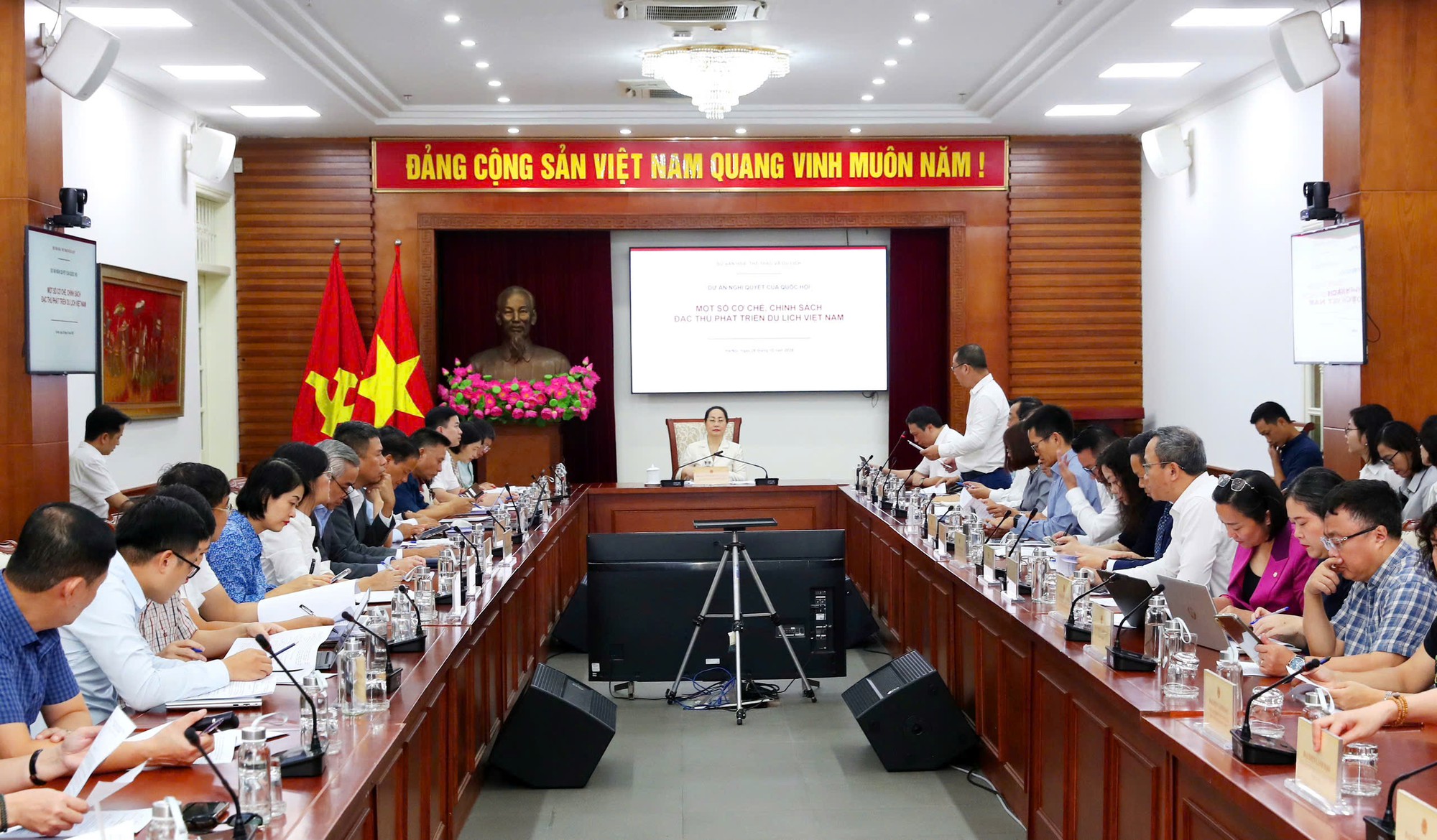 Th&aacute;o gỡ điểm nghẽn, khơi th&ocirc;ng nguồn lực v&agrave; tạo động lực mới cho ng&agrave;nh du lịch ph&aacute;t triển- Ảnh 5.