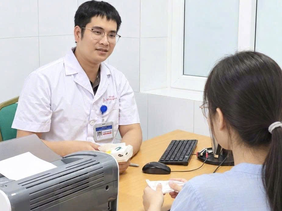 Con gái 20 tuổi đi khám tâm thần, mẹ lại chỉ cho rằng con quá