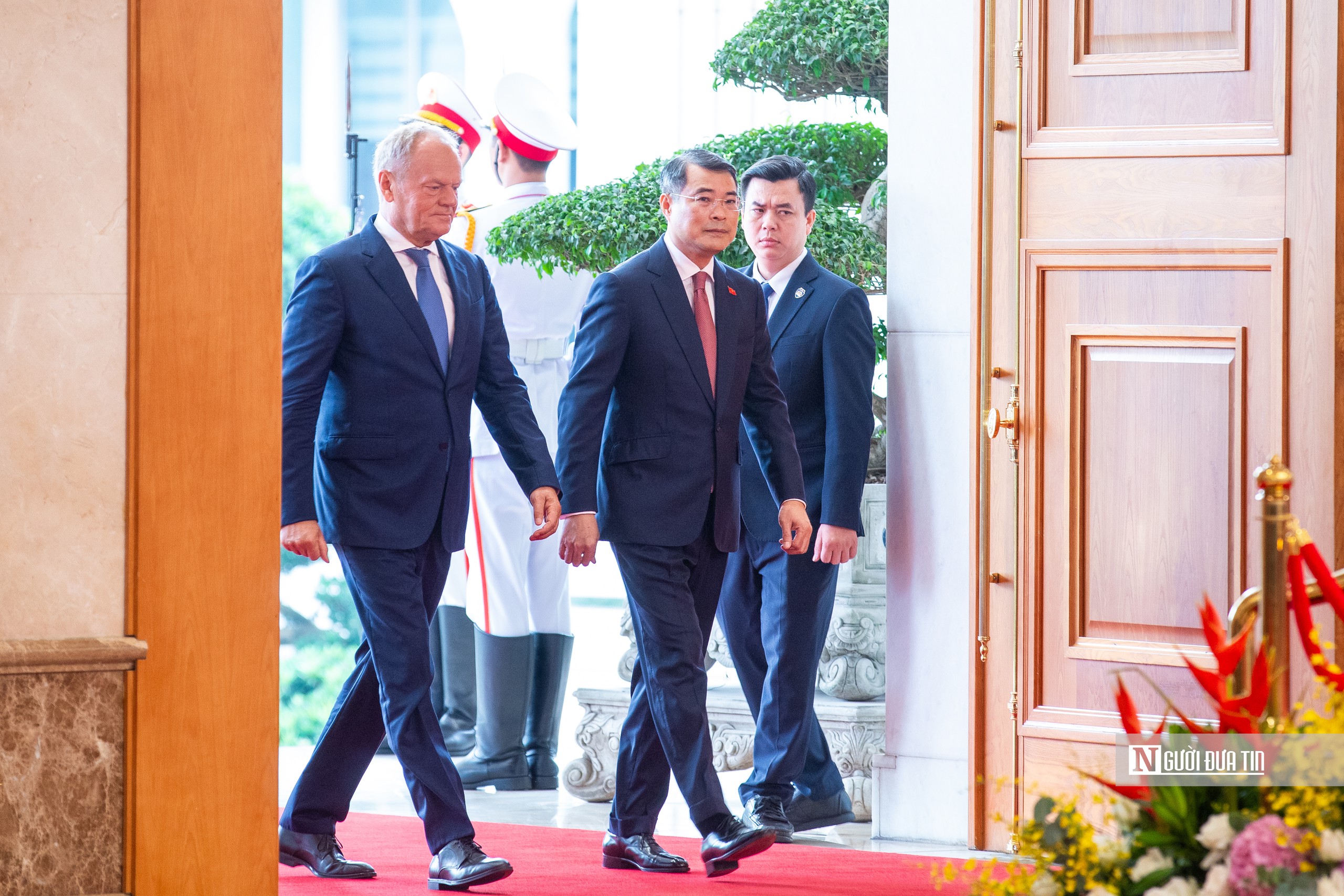 Thủ tướng Lê Minh Hưng chủ trì lễ đón Thủ tướng Ba Lan - Ảnh 1.