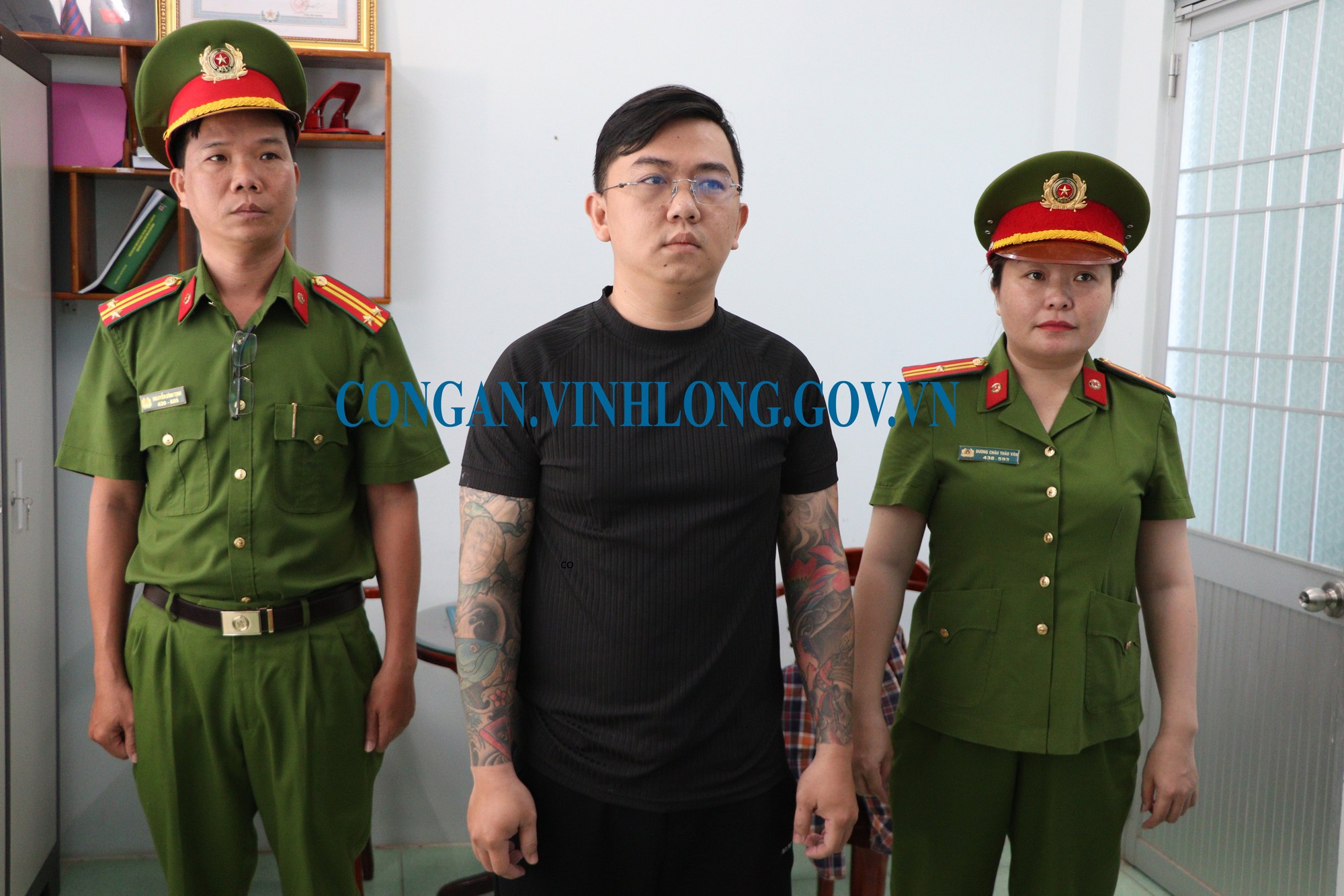 Say rượu, đánh người đi đường nhập viện vì nghĩ bị theo dõi - Ảnh 1.