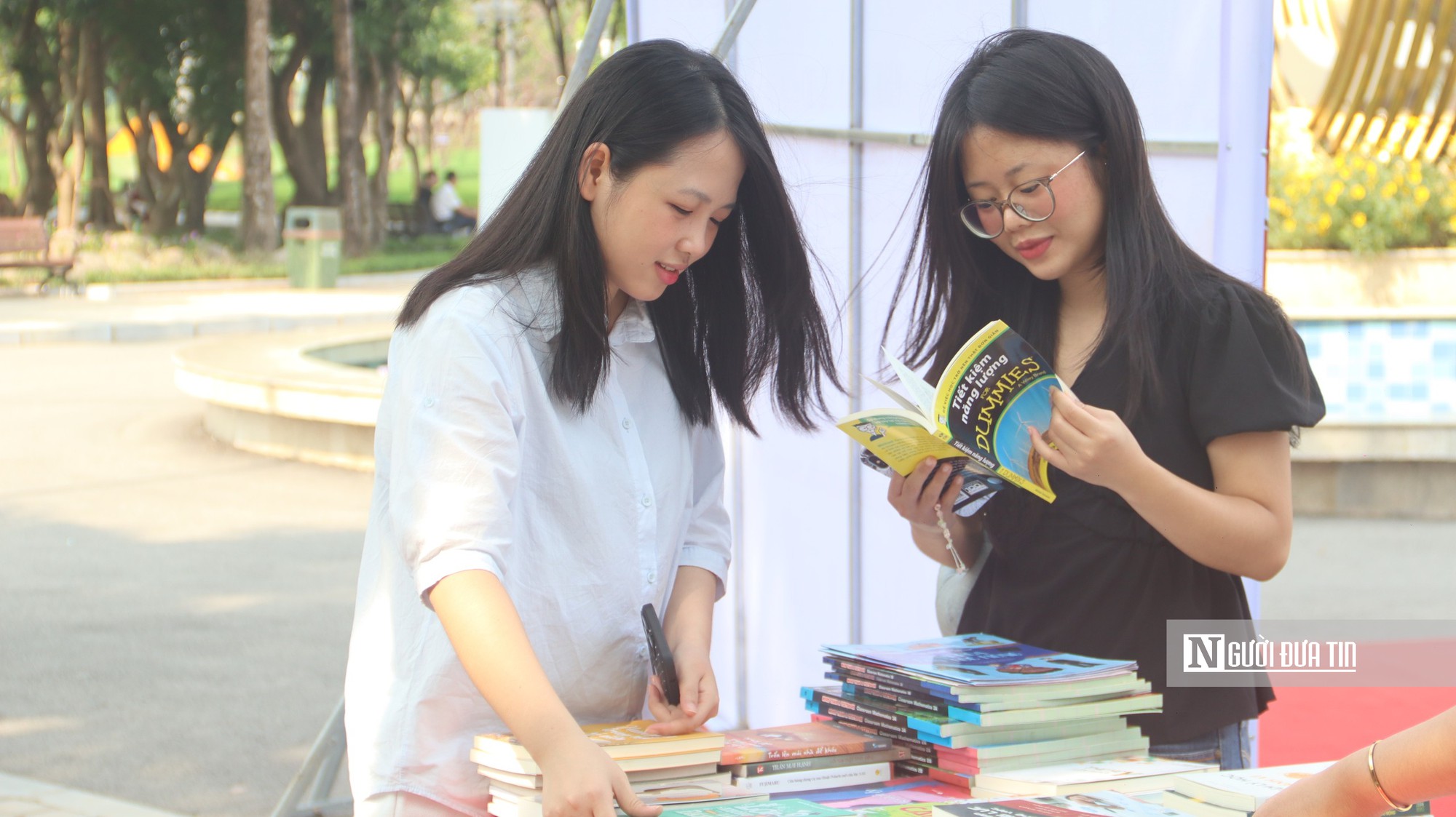 Người trẻ H&agrave; Nội h&agrave;o hứng với hoạt động đổi s&aacute;ch tại Hội s&aacute;ch M&ugrave;a thu 2026 - Ảnh 3.