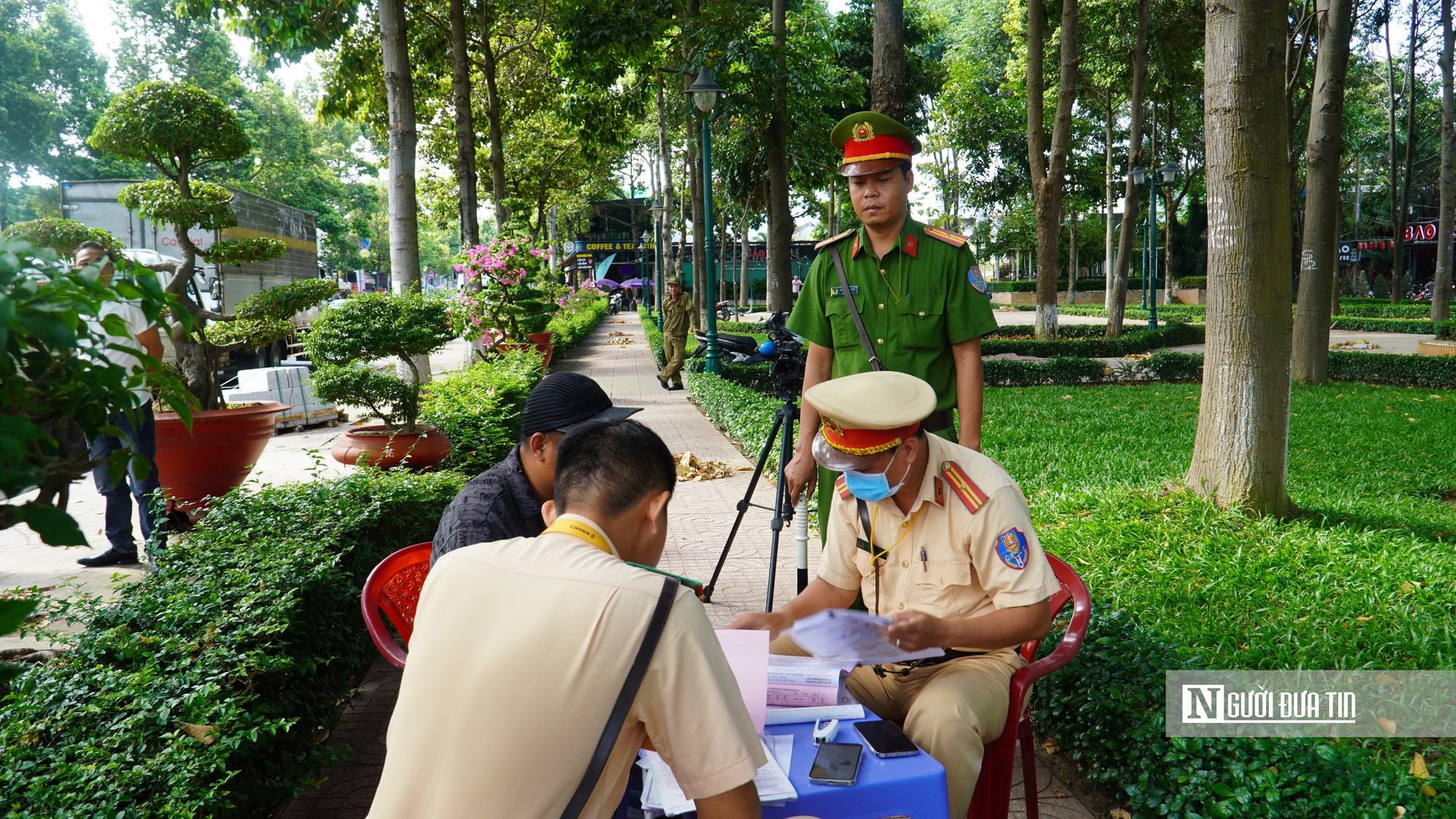 Tổng kiểm soát xe khách, xe tải: Những vi phạm nào bị CSGT Lâm Đồng xử lý?- Ảnh 4.