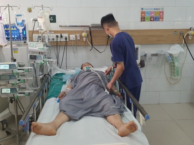 Vụ 5 học sinh ăn l&aacute; ng&oacute;n ở Đ&agrave; Nẵng: Một em tử vong - Ảnh 2.