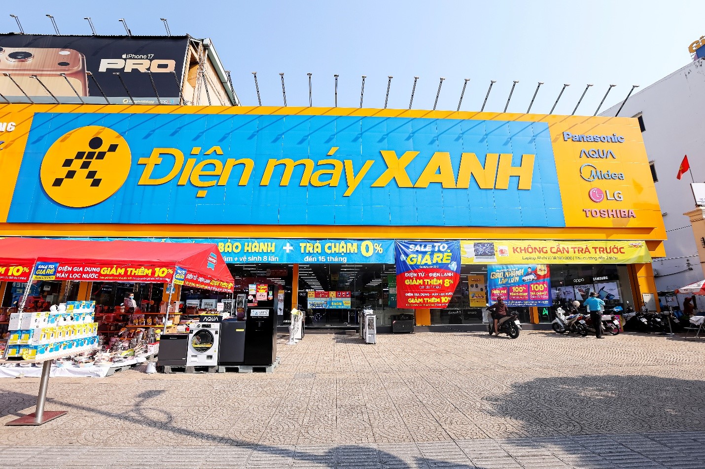 Kinh doanh khởi sắc, CEO Điện Máy Xanh nhận về thu nhập hơn 850 triệu đồng/tháng - Ảnh 1.