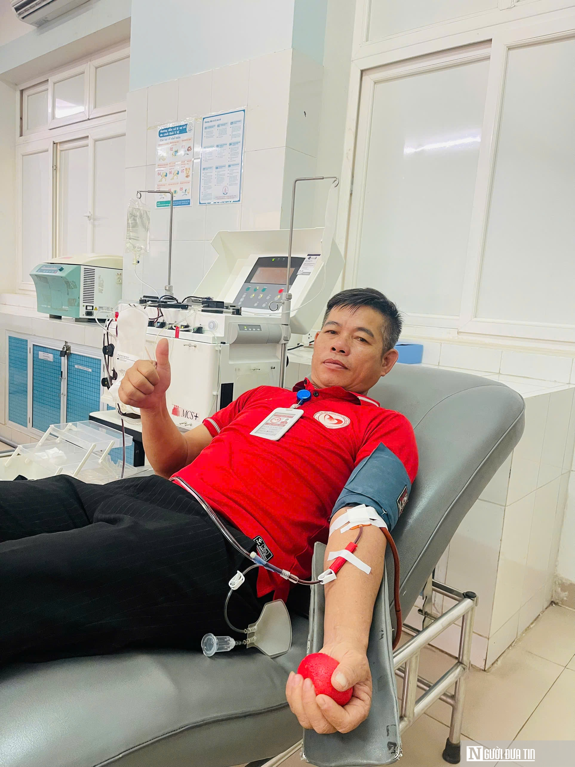 ‘Thủ lĩnh’ tình nguyện Quảng Trị được vinh danh vì hành trình cứu người, giúp đời - Ảnh 1.