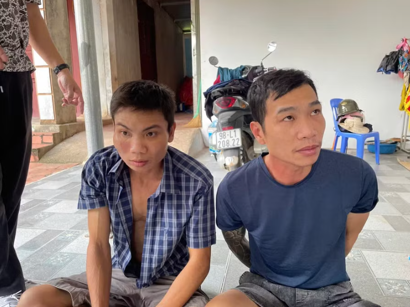 Khởi tố nhóm đối tượng trộm chó, mèo, dùng dao chém người để tẩu thoát - Ảnh 1.