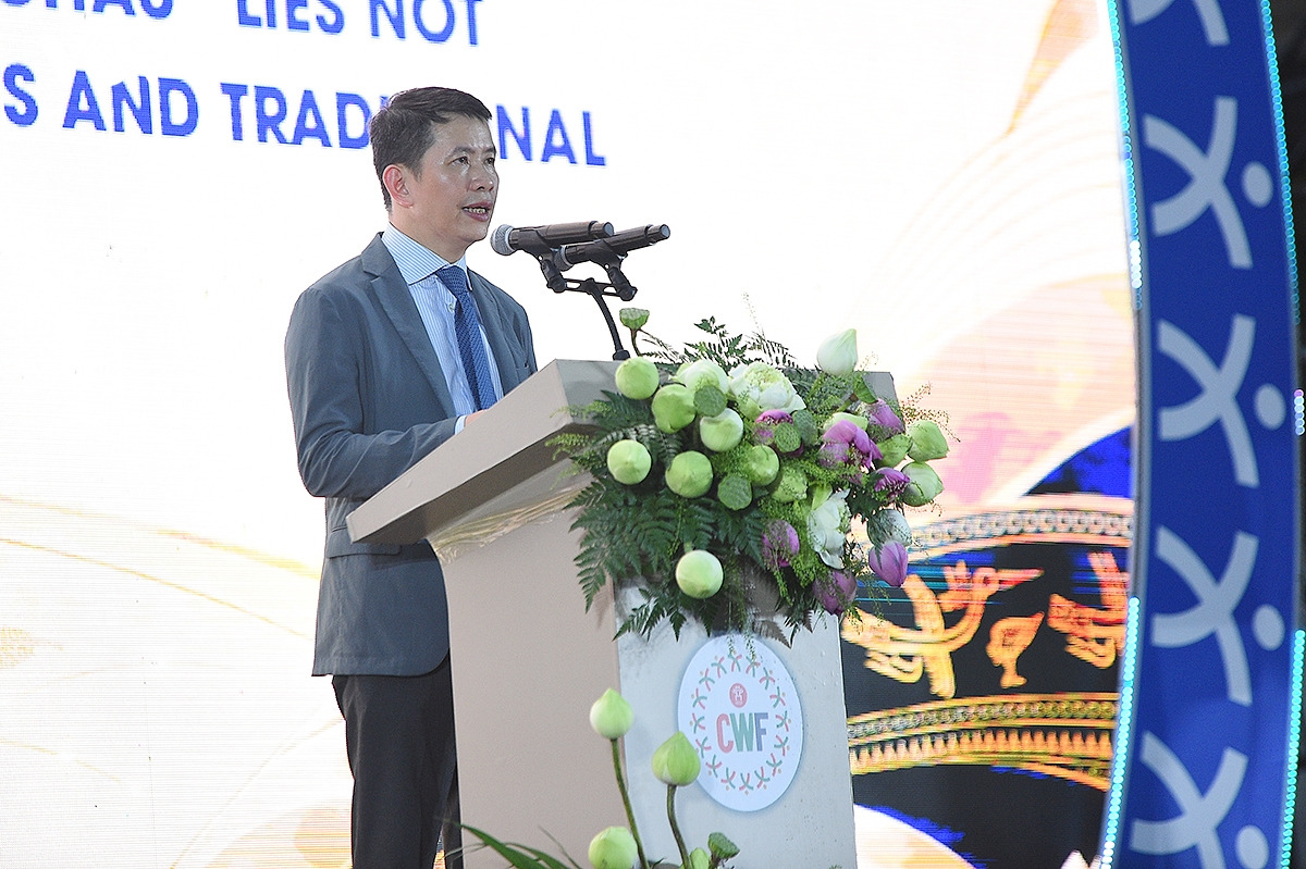 Hà Nội: Hơn 1.000 người đưa sắc màu năm châu xuống phố- Ảnh 1.