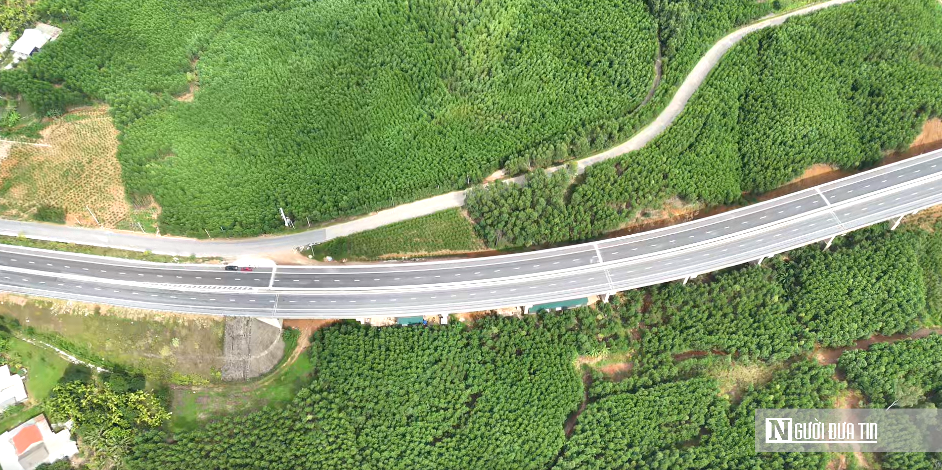 Diện mạo mới của cao tốc La Sơn - Hoà Liên sau khi mở rộng lên 4 làn xe - Ảnh 9.