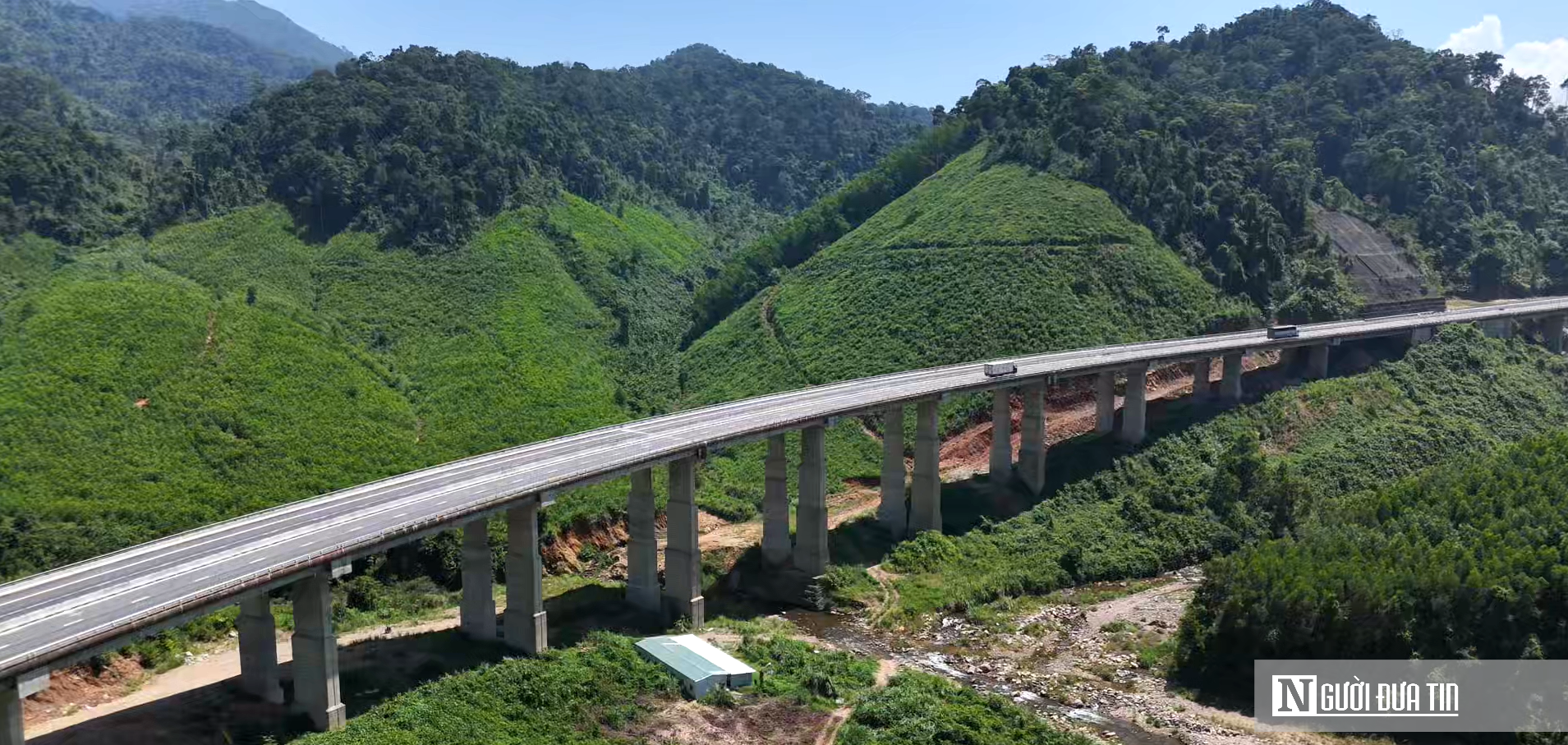 Diện mạo mới của cao tốc La Sơn - Hoà Liên sau khi mở rộng lên 4 làn xe - Ảnh 10.