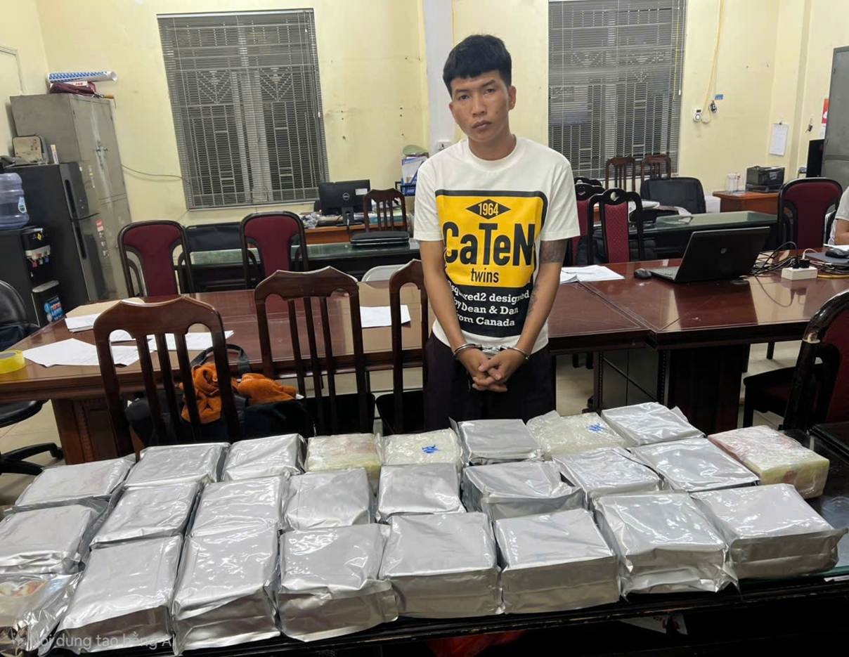 Triệt phá đường dây vận chuyển hơn 55kg ma túy đá, bắt 3 đối tượng- Ảnh 1.