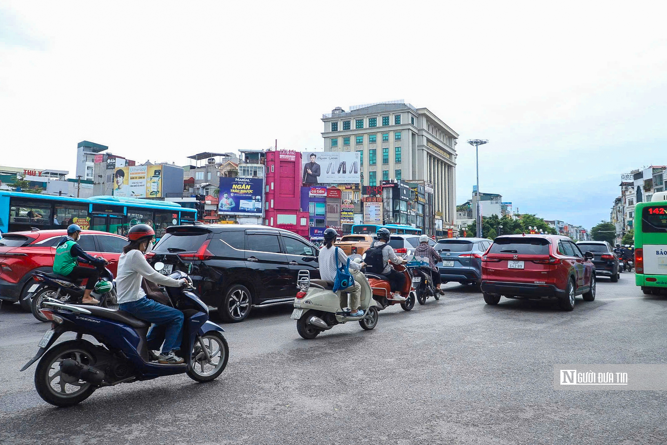 Hà Nội bắt đầu xén dải phân cách, mở rộng đường Ô Chợ Dừa- Ảnh 9.