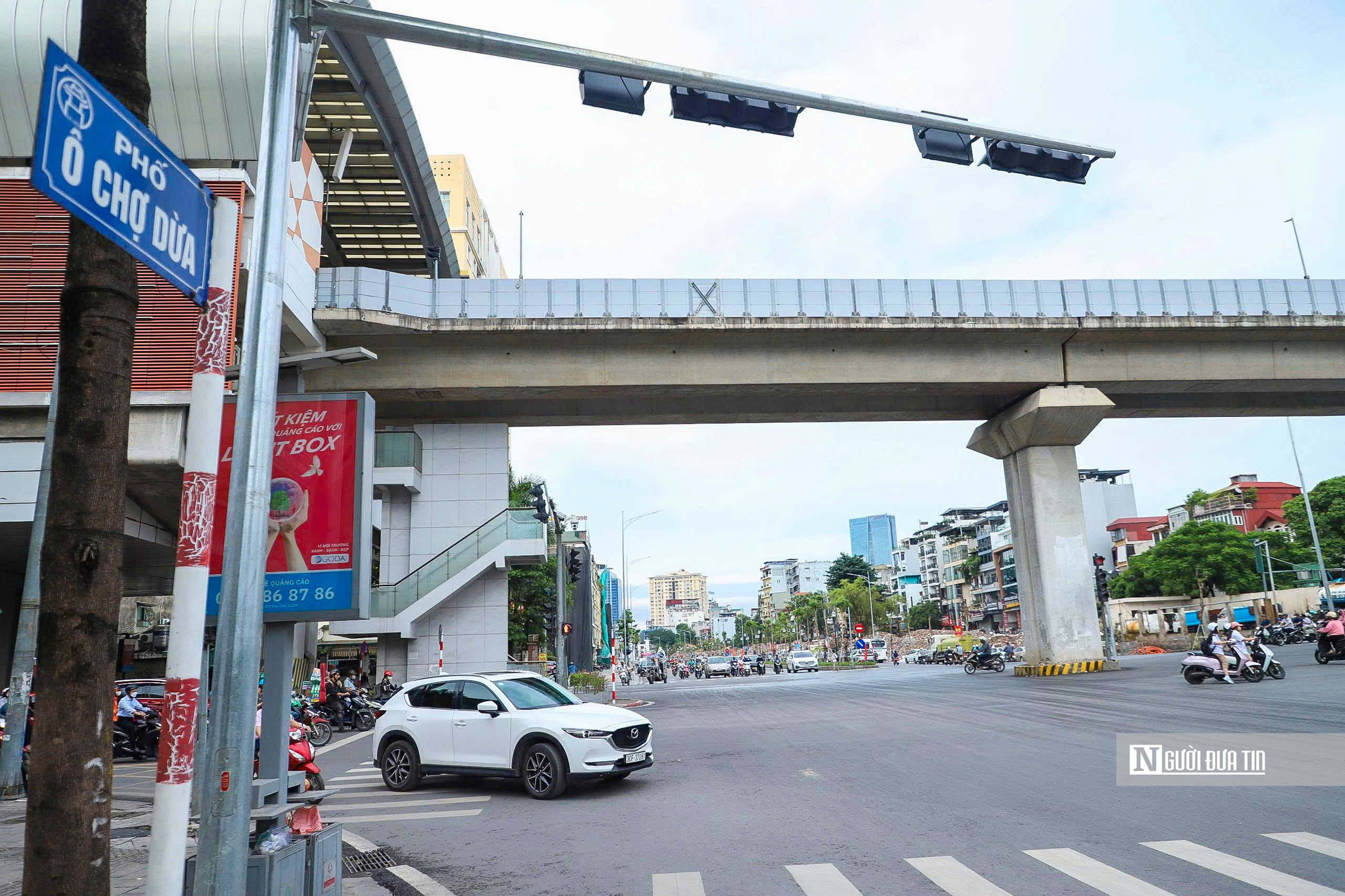 Hà Nội bắt đầu xén dải phân cách, mở rộng đường Ô Chợ Dừa- Ảnh 4.
